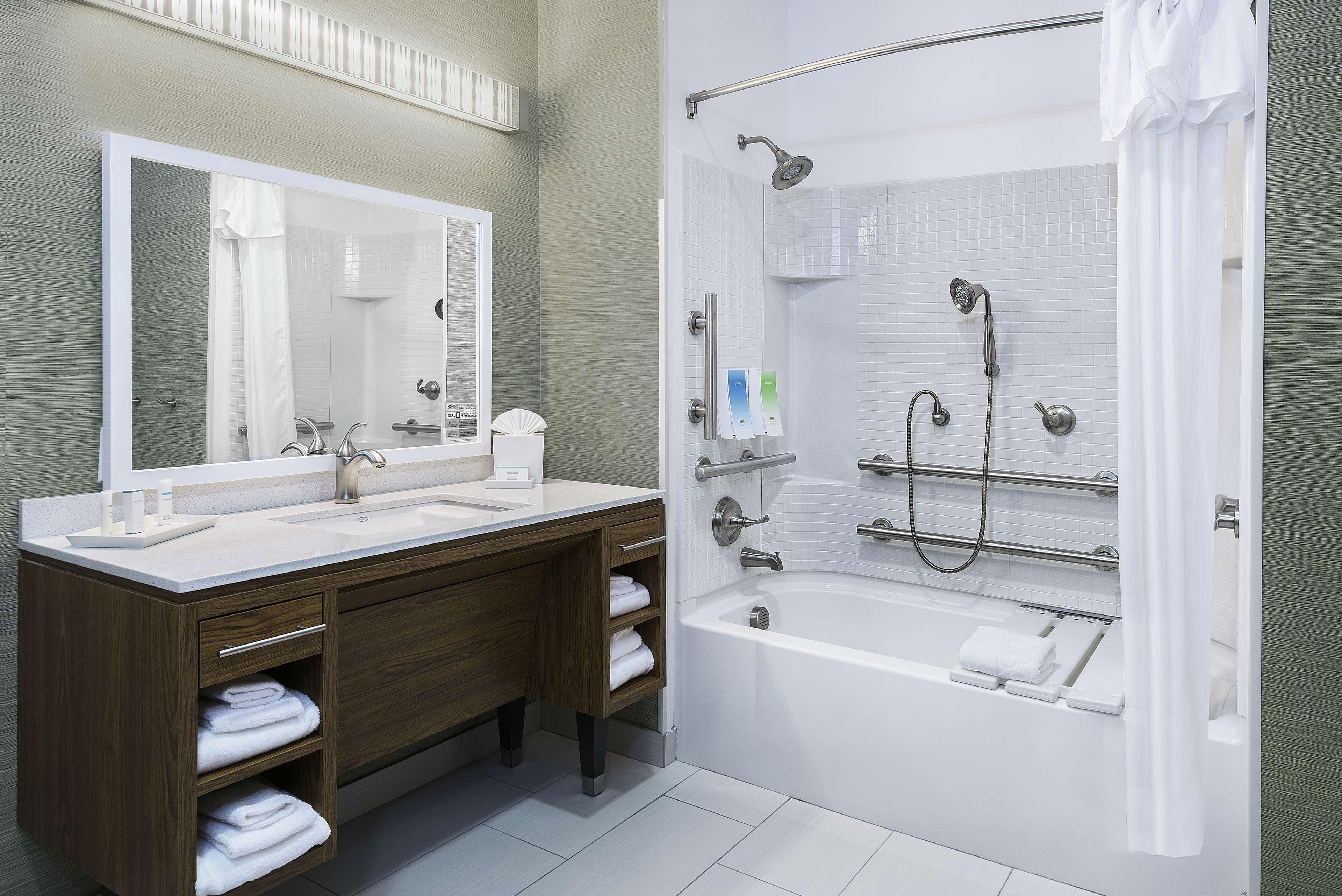 Studio Accessible-queen Size Bed