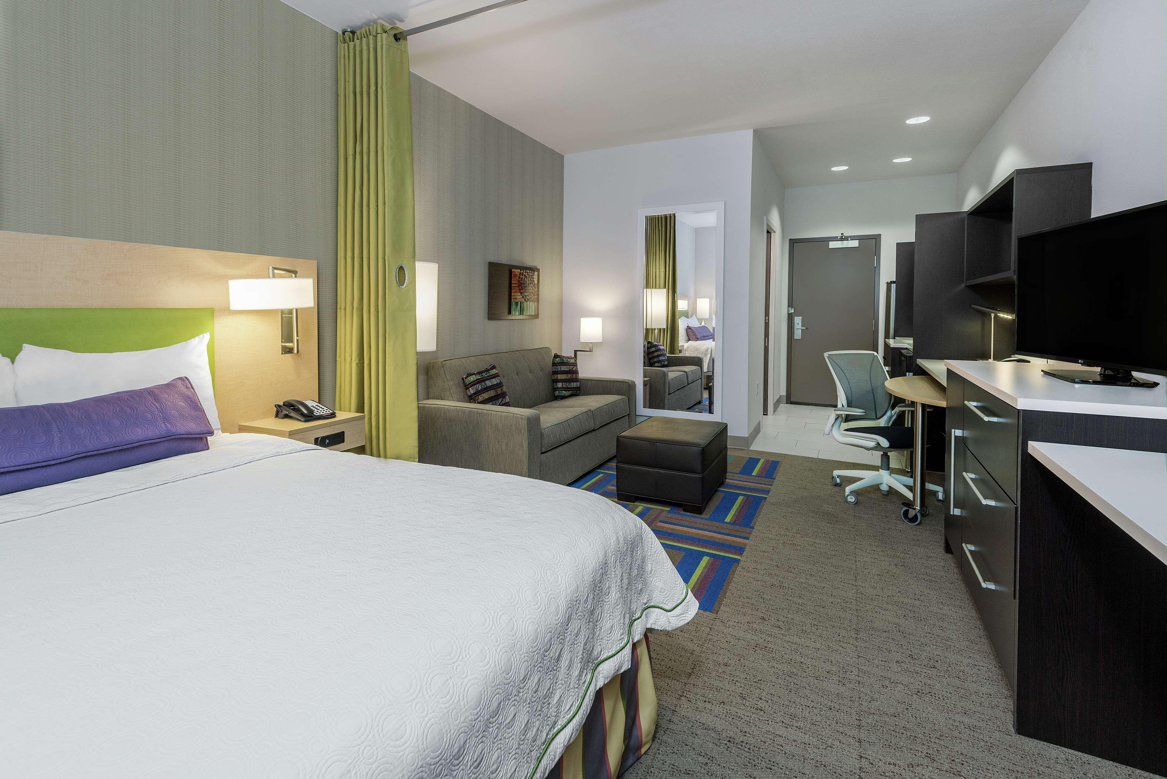 Studio Queen Size Bed