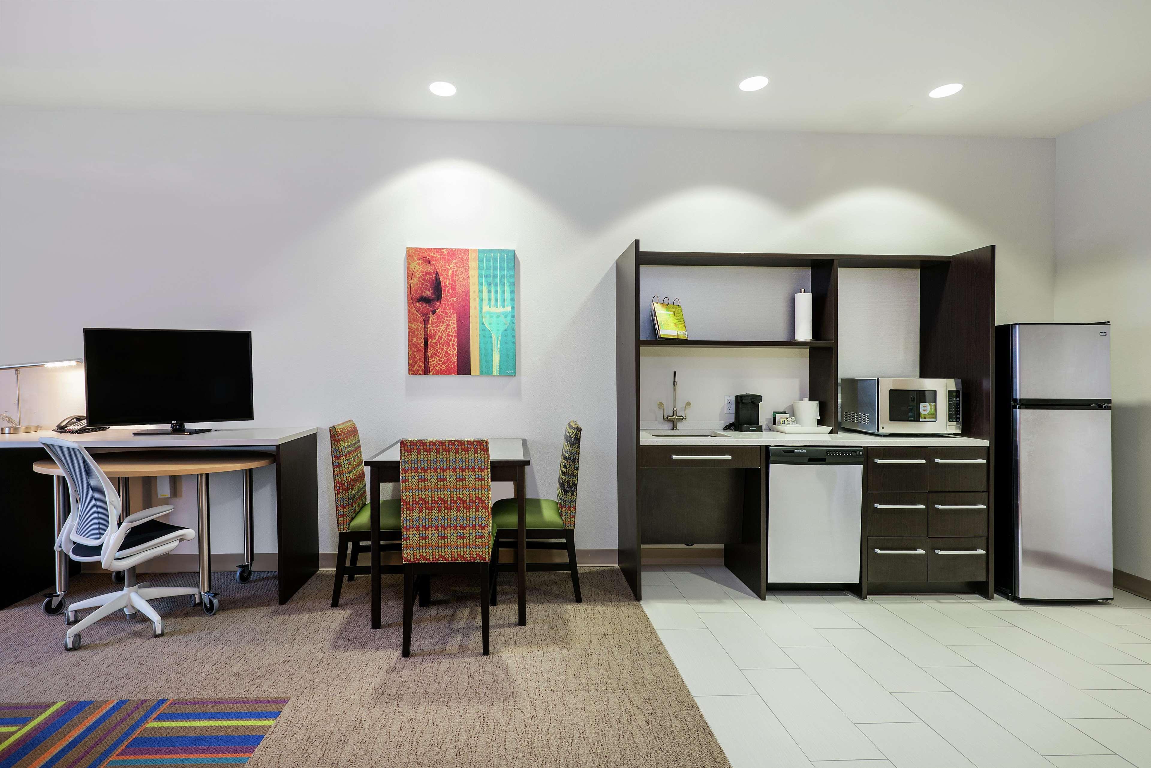 Suite Two Queen Beds One Bedroom