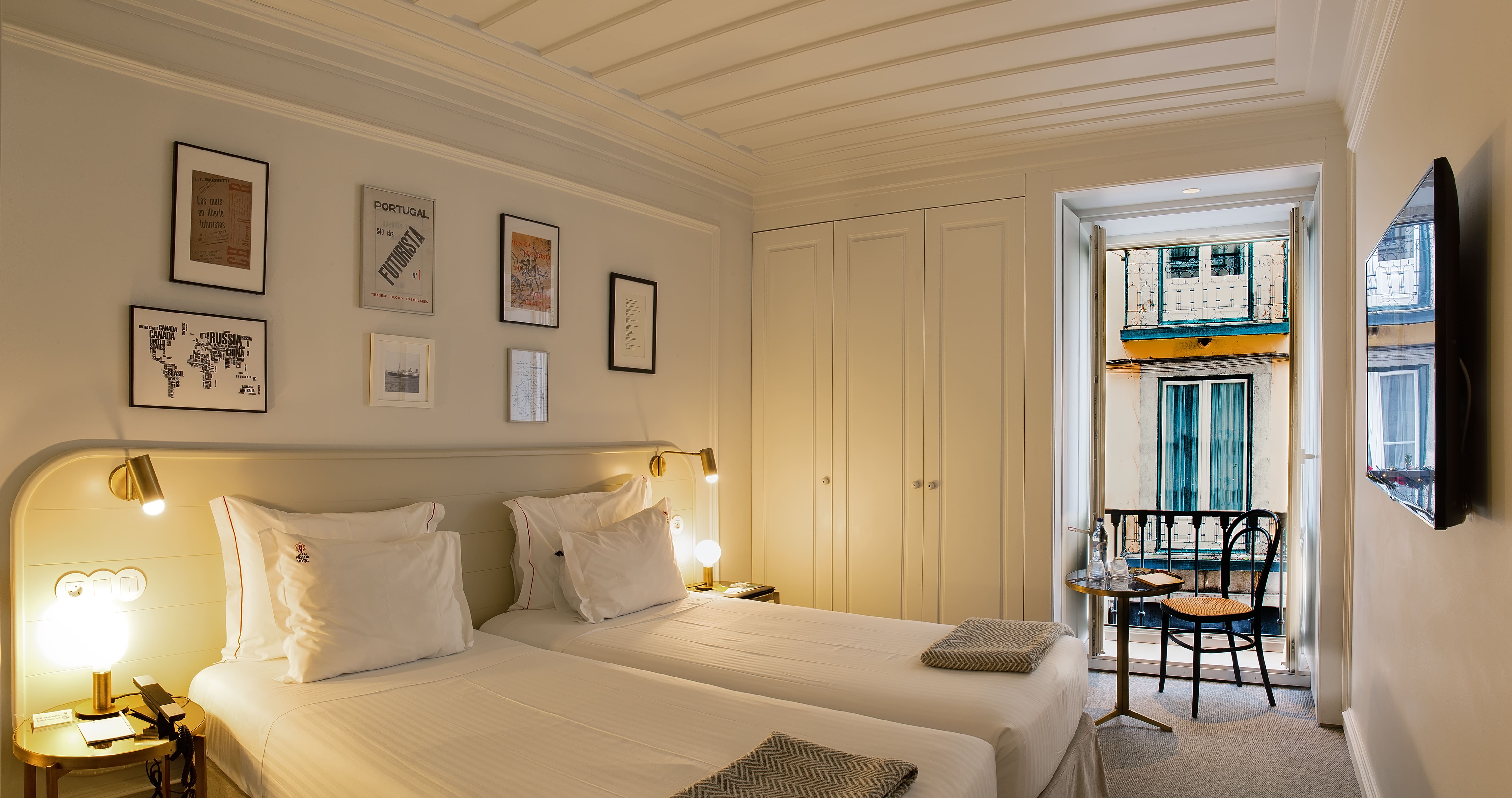 Room Connecting Room