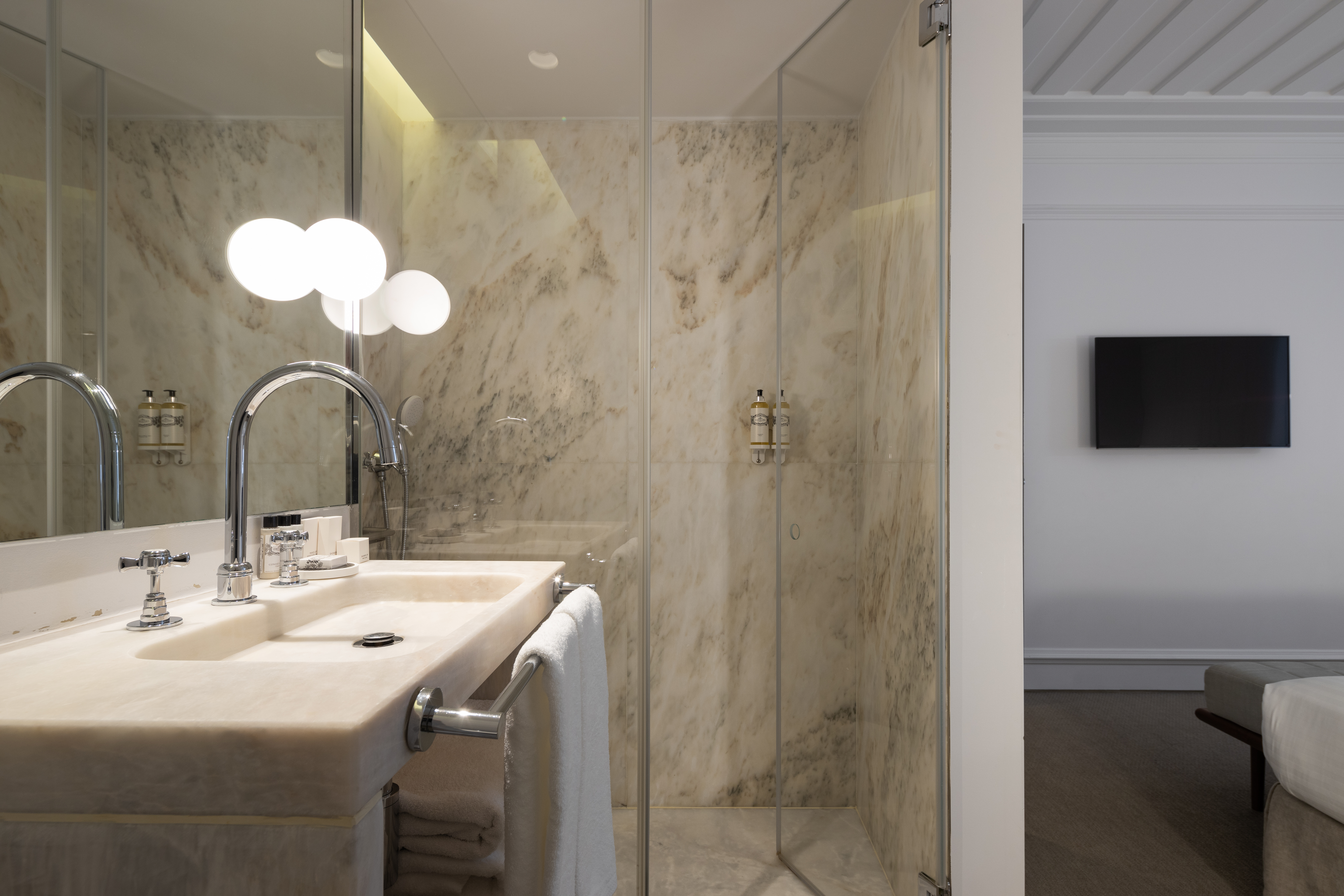 Room Connecting Room