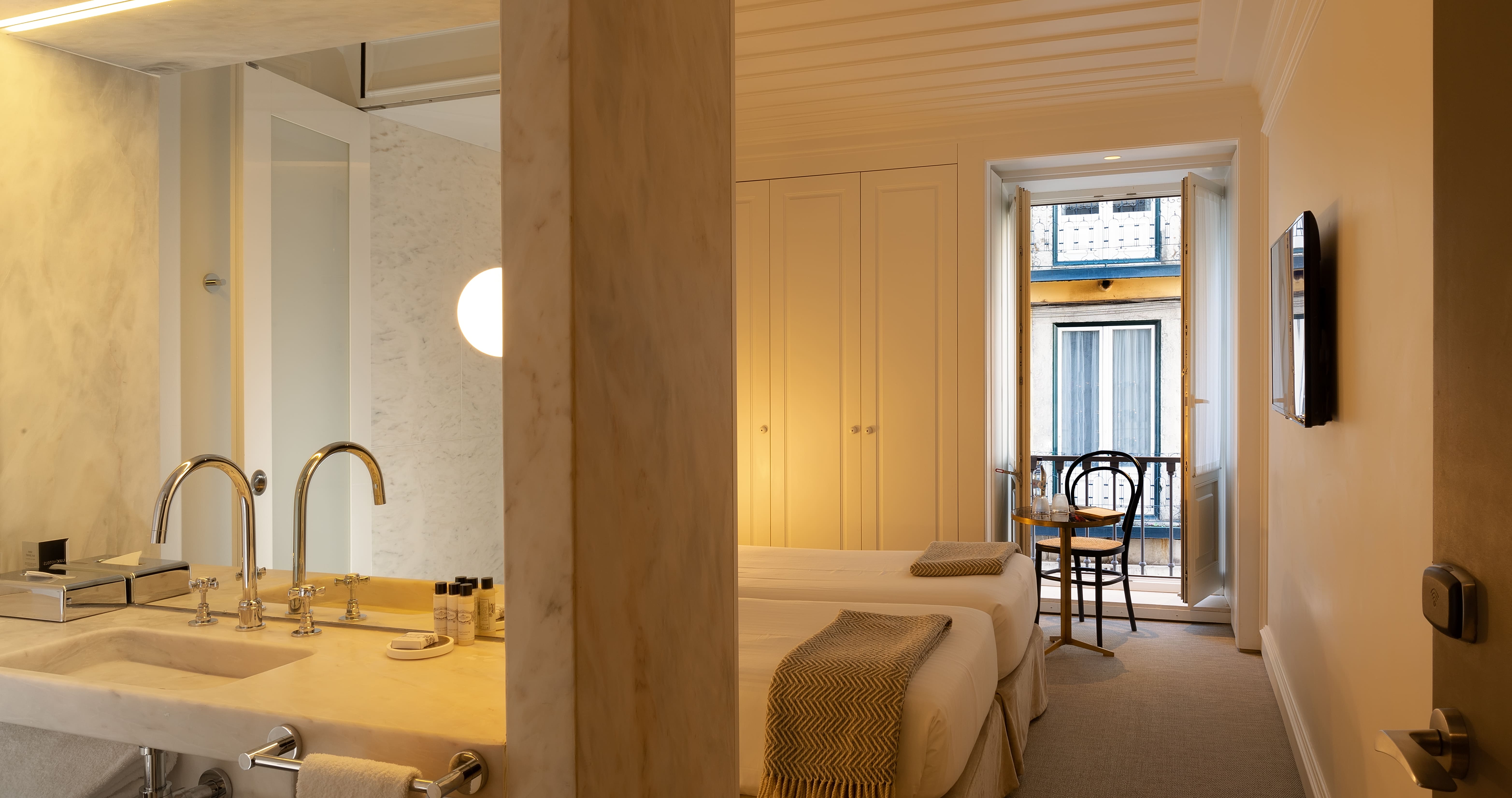 Room Connecting Room