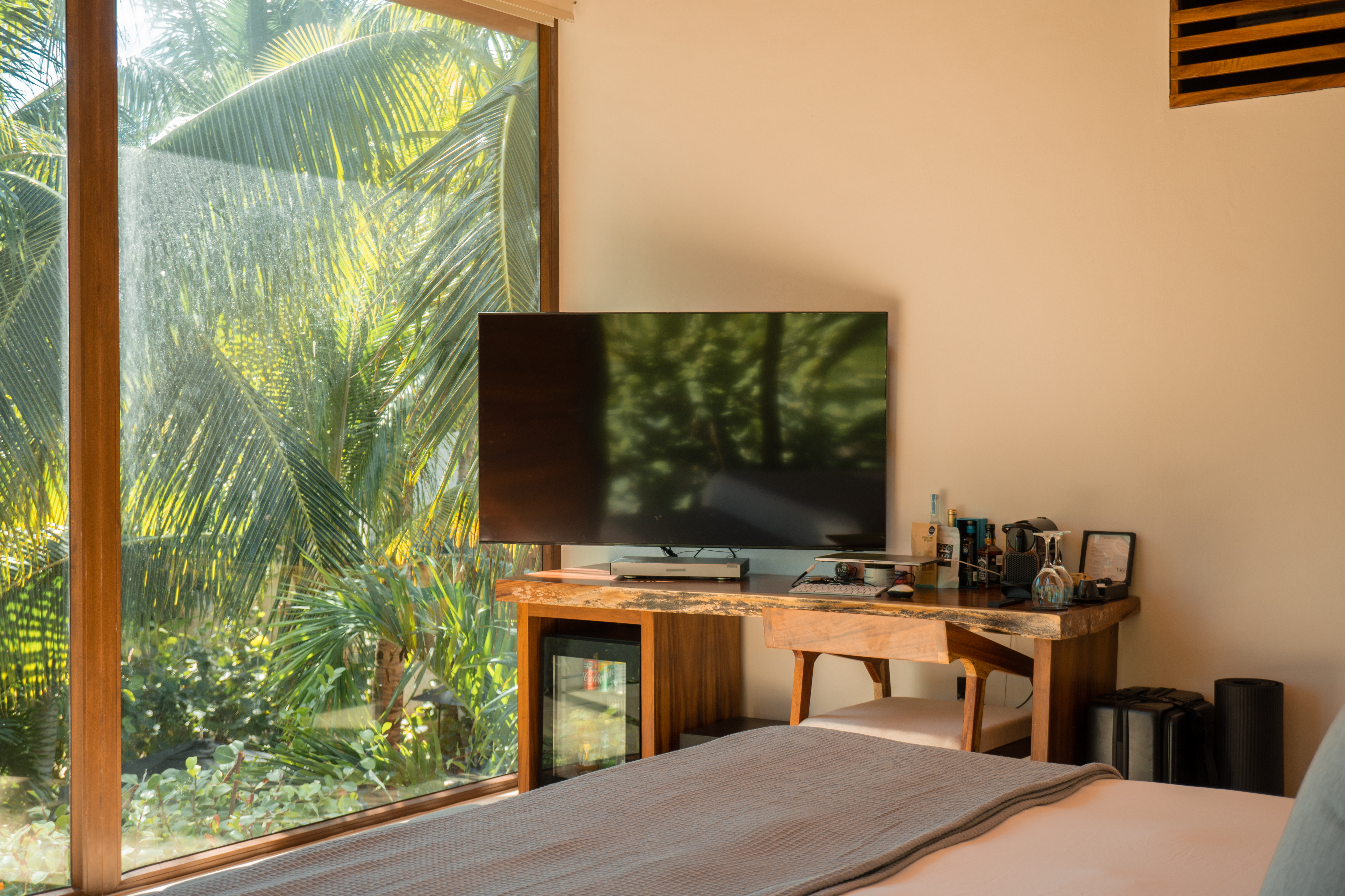 Junior Suite Partial Ocean View King Bed