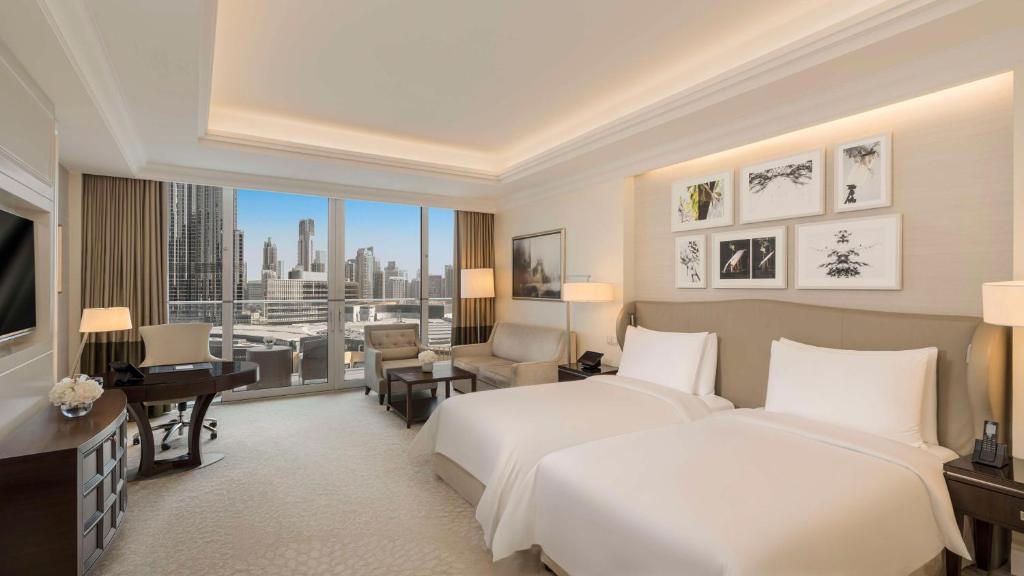 Twin Club with Views