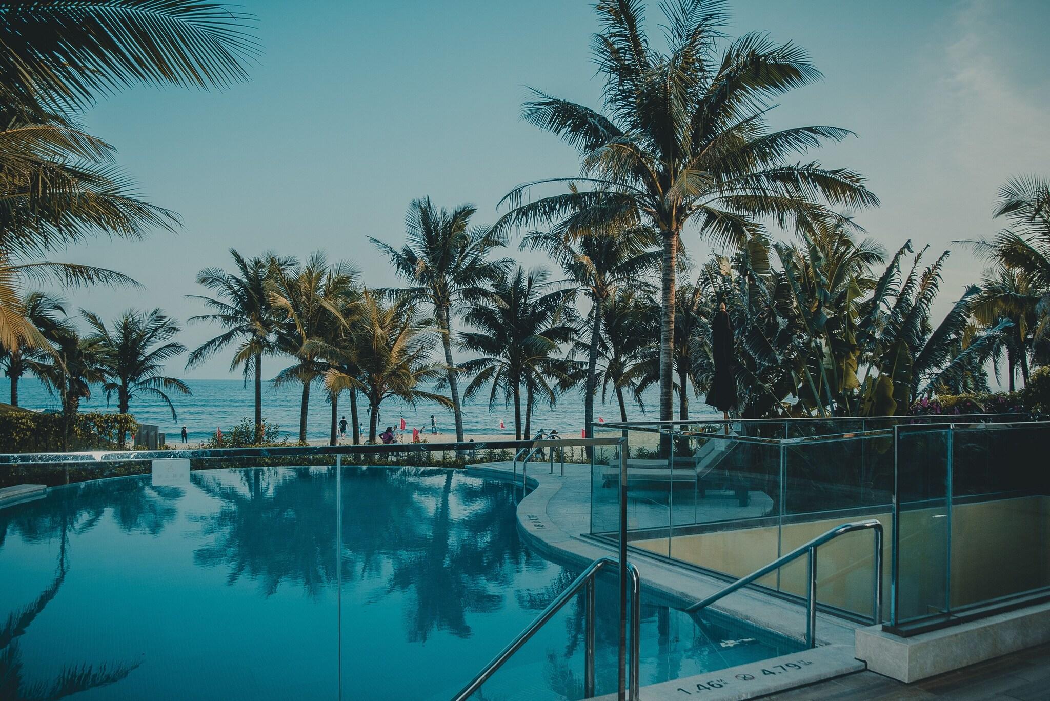 Villa Smoking with Views