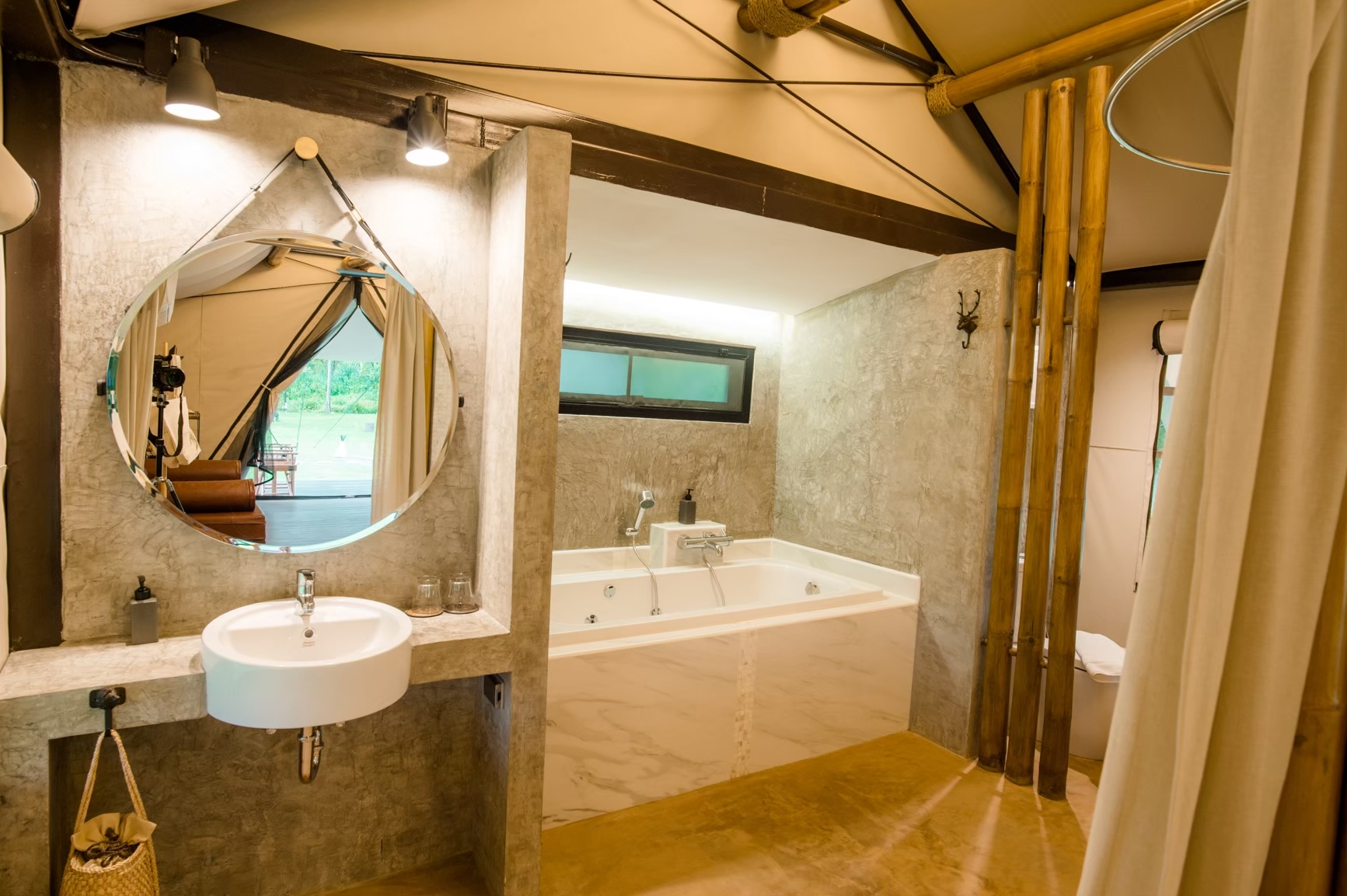 Tent Deluxe One Bedroom