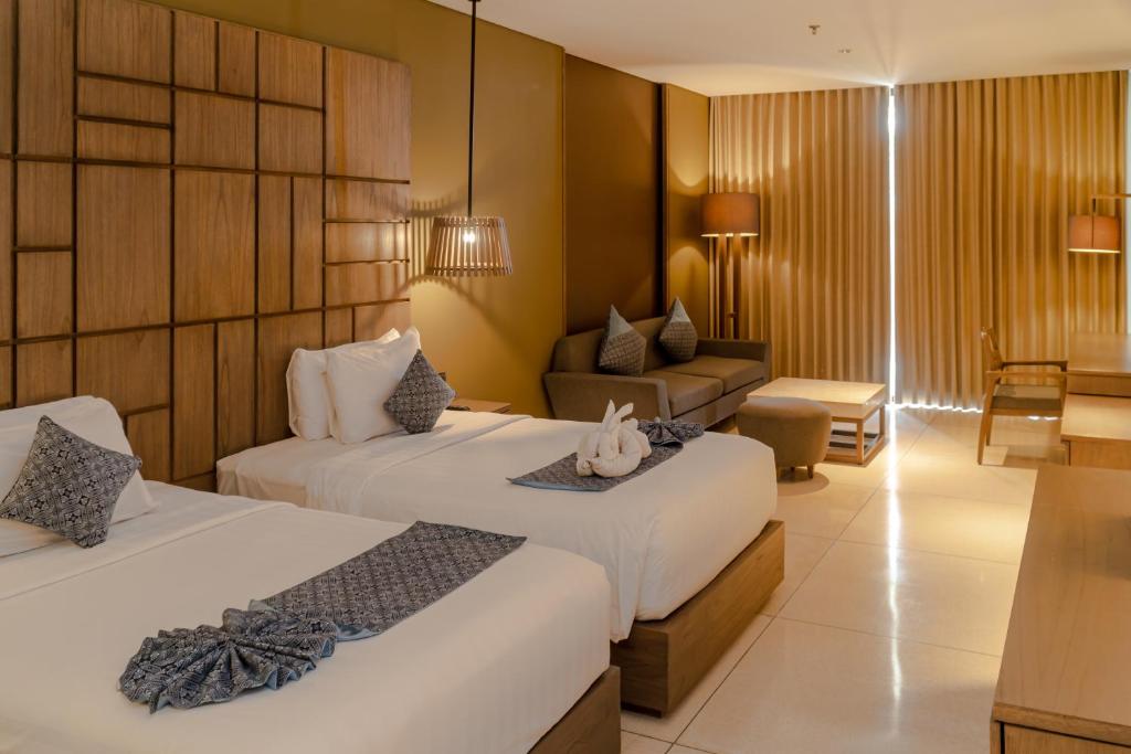 Suite Sea View Pool View