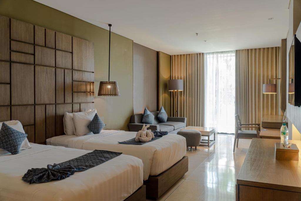 Suite Sea View Pool View