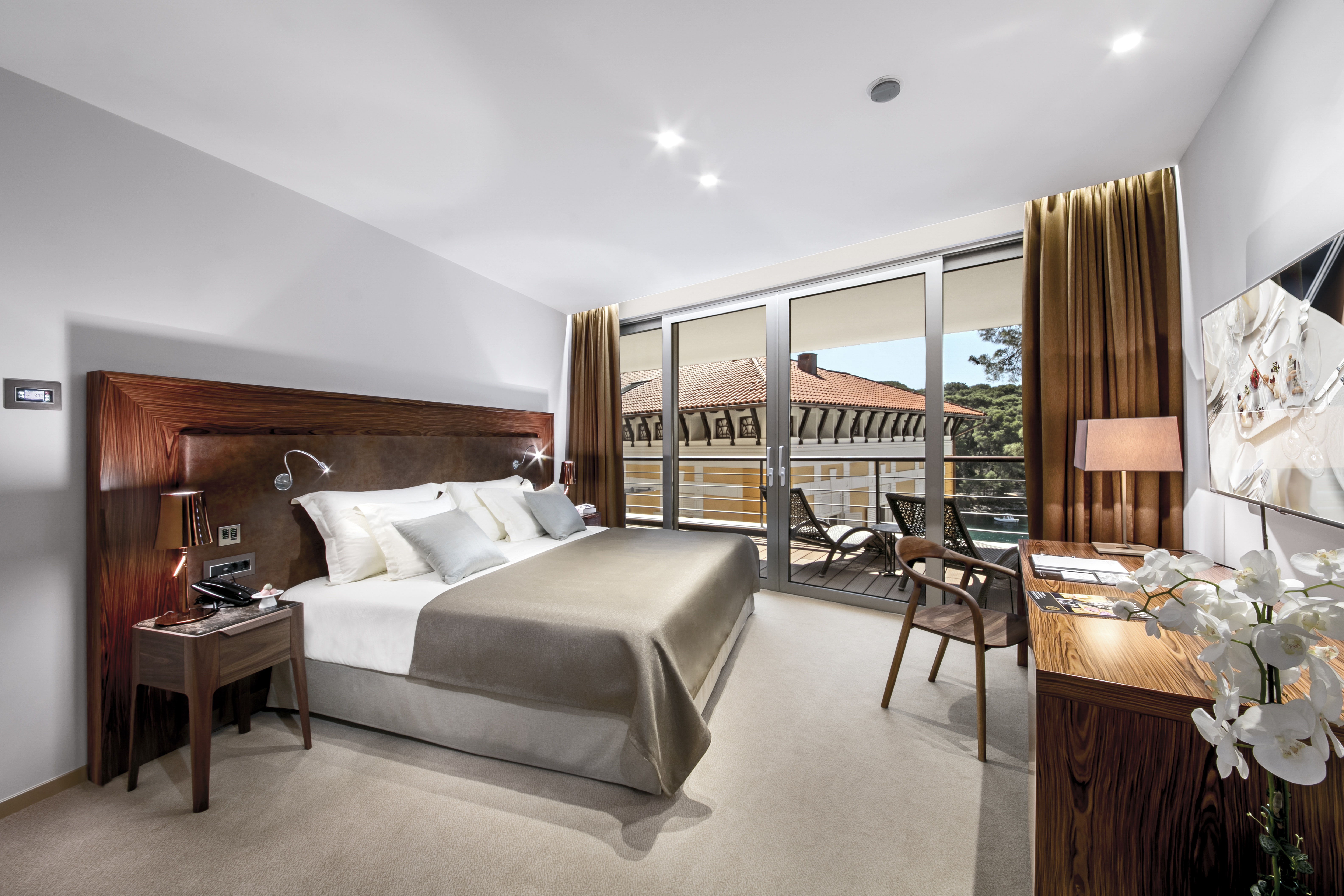 Double Deluxe Side Sea View