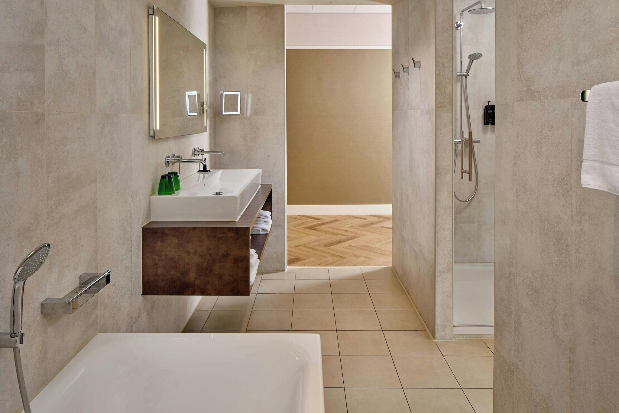 Junior Suite King Size Bed