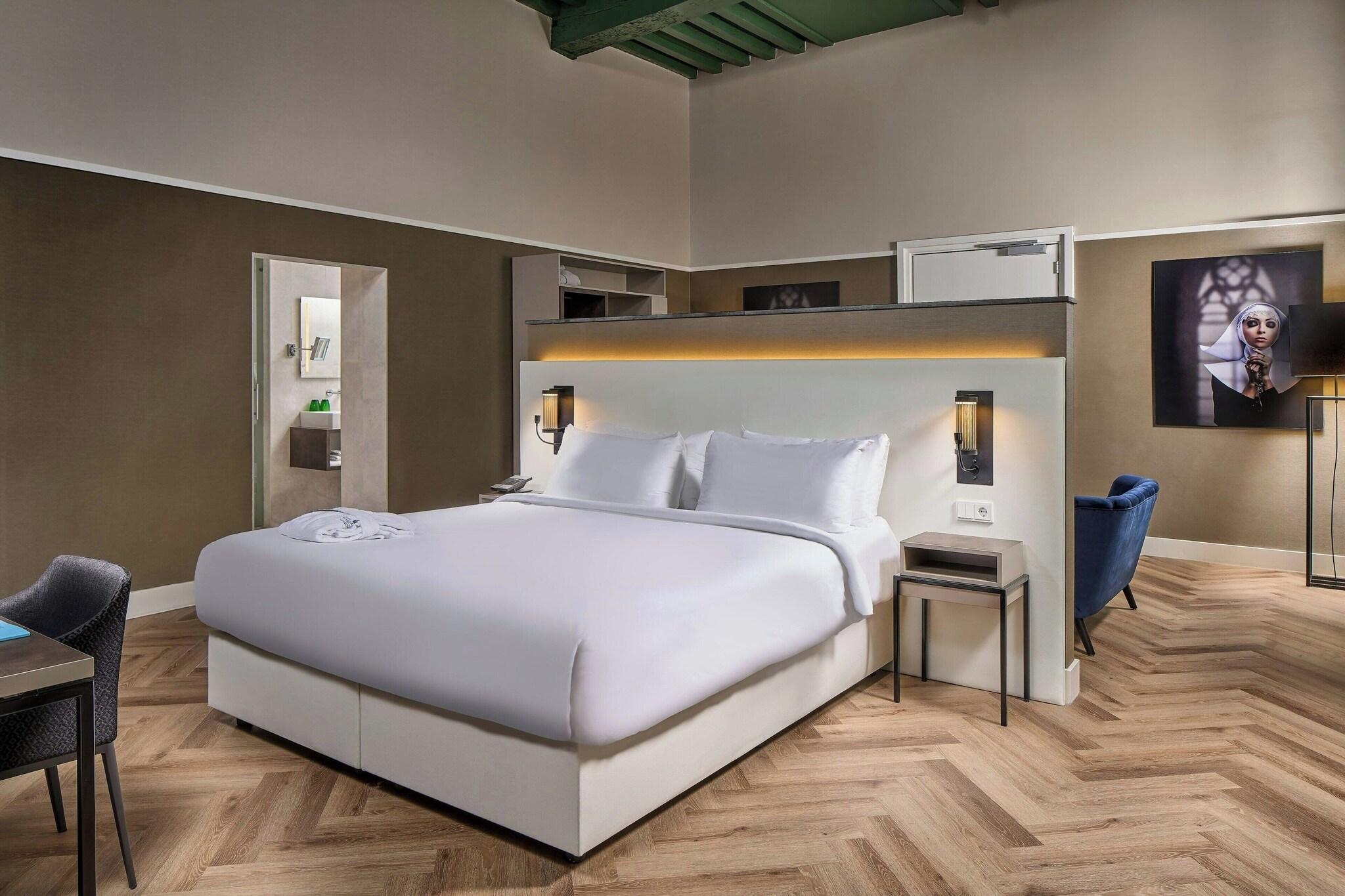 Junior Suite King Size Bed