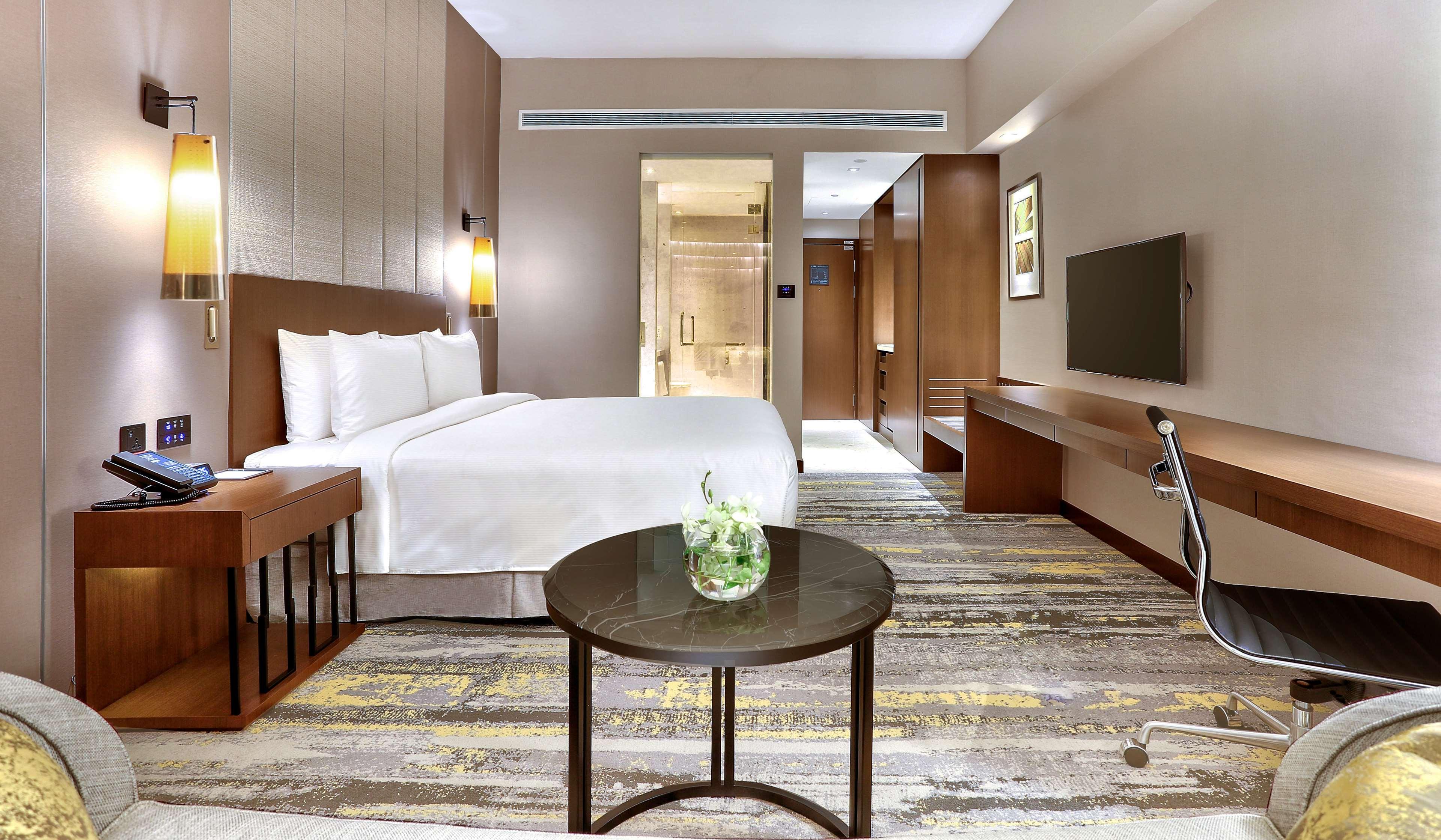 Double Deluxe King Bed