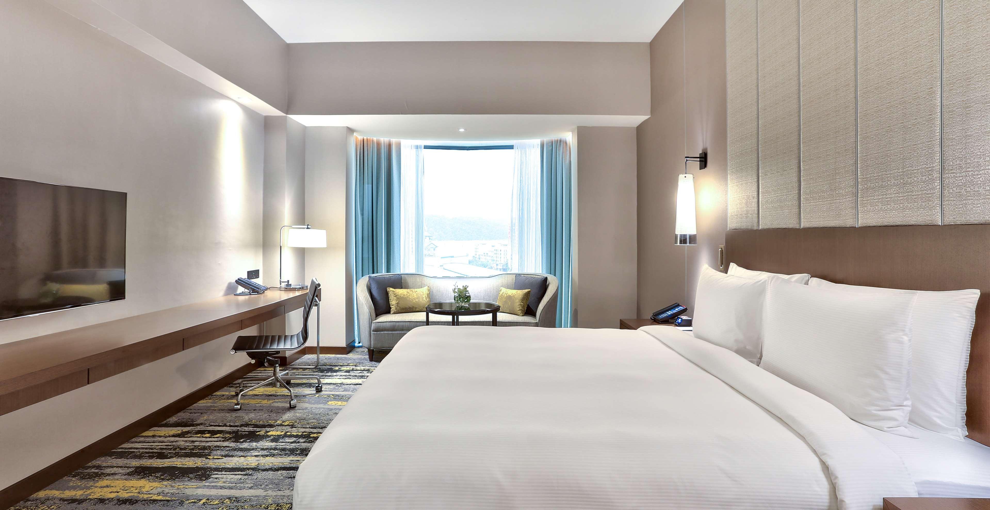 Double Deluxe King Bed