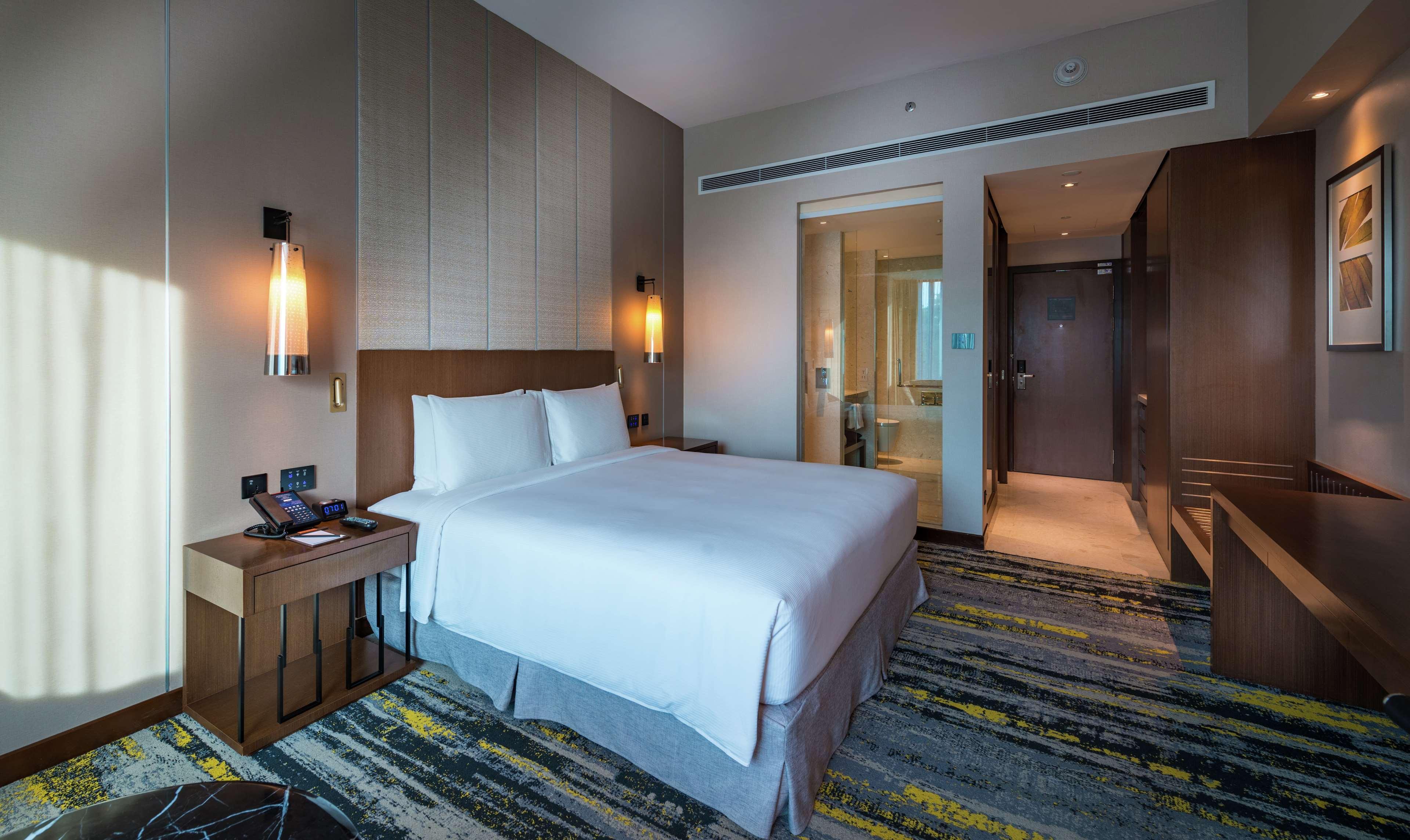 Double Deluxe King Bed