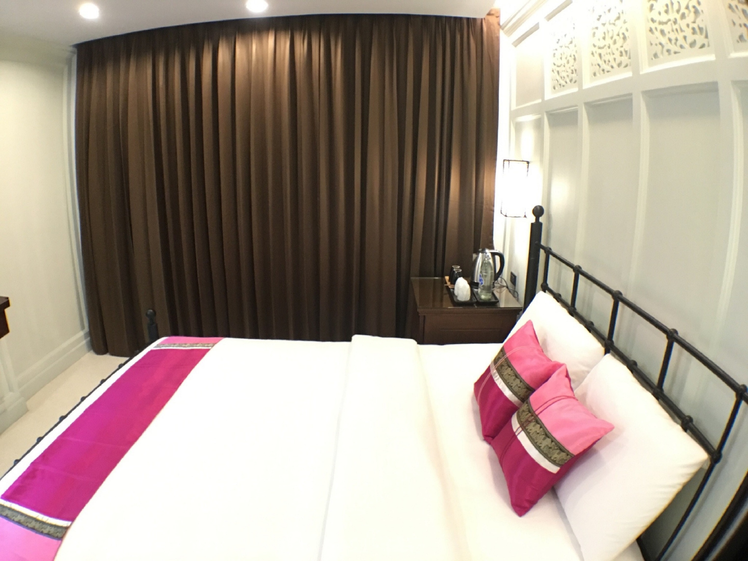 Double Deluxe King Bed