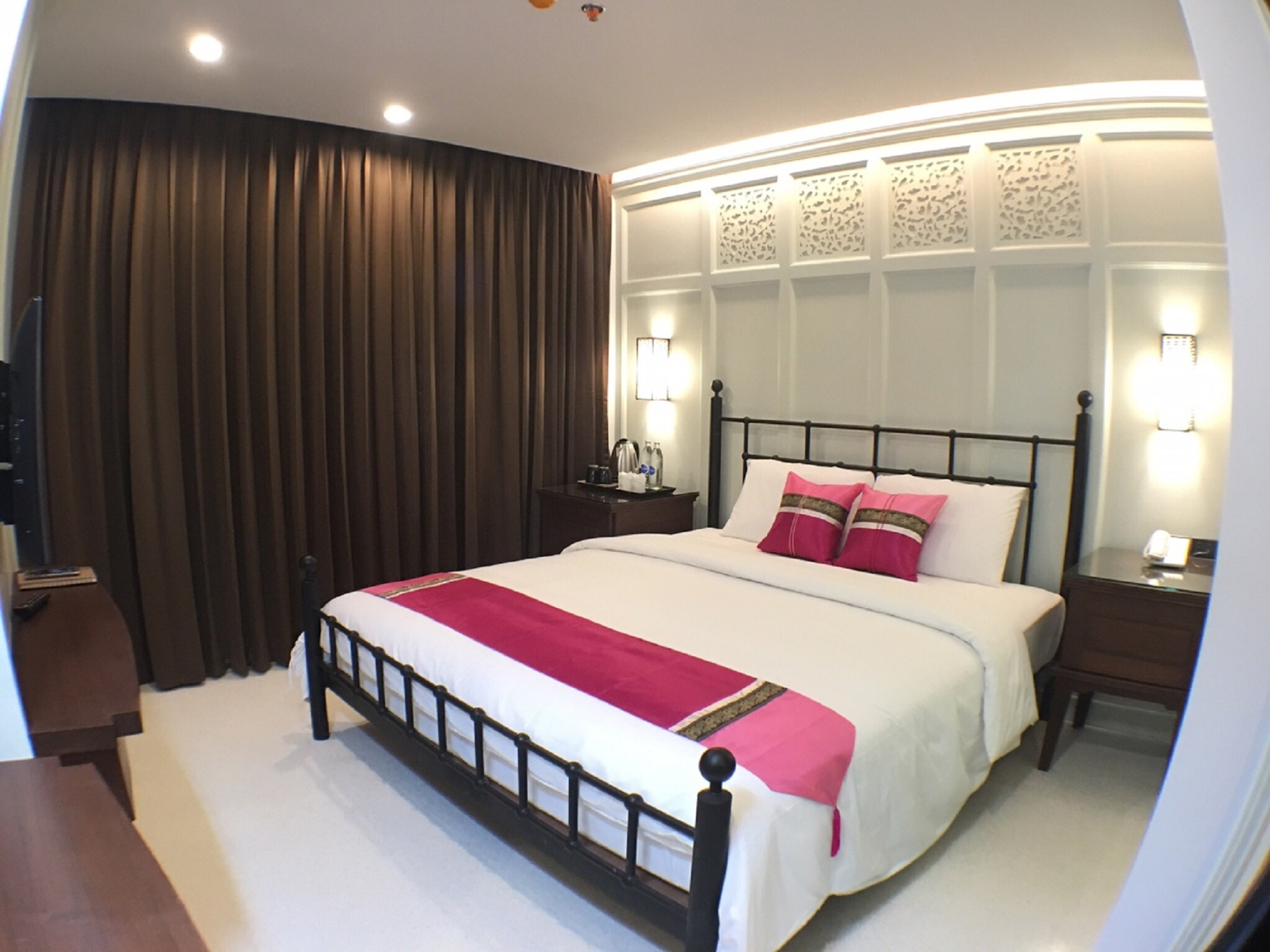 Double Deluxe King Bed