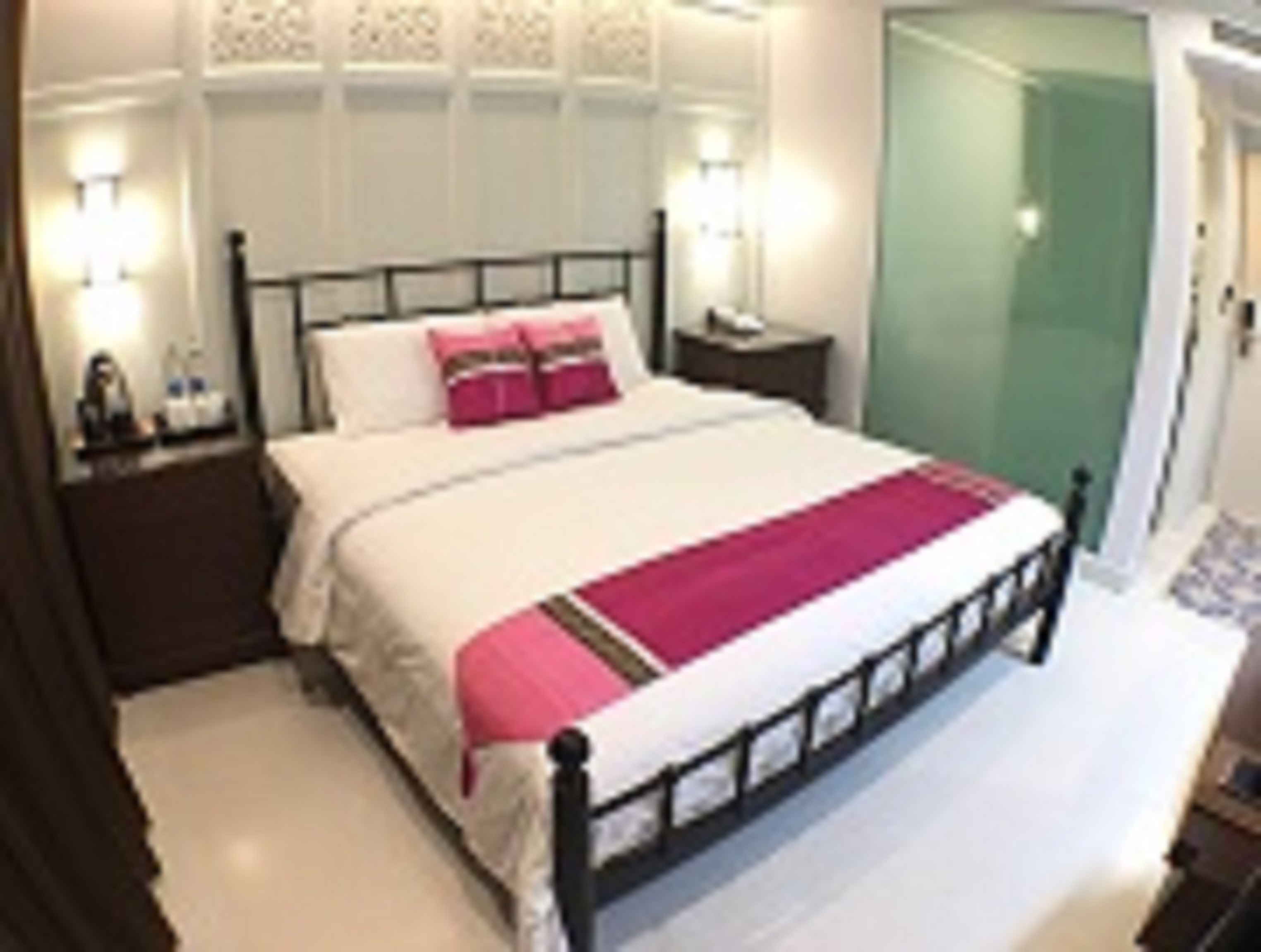 Double Deluxe King Bed