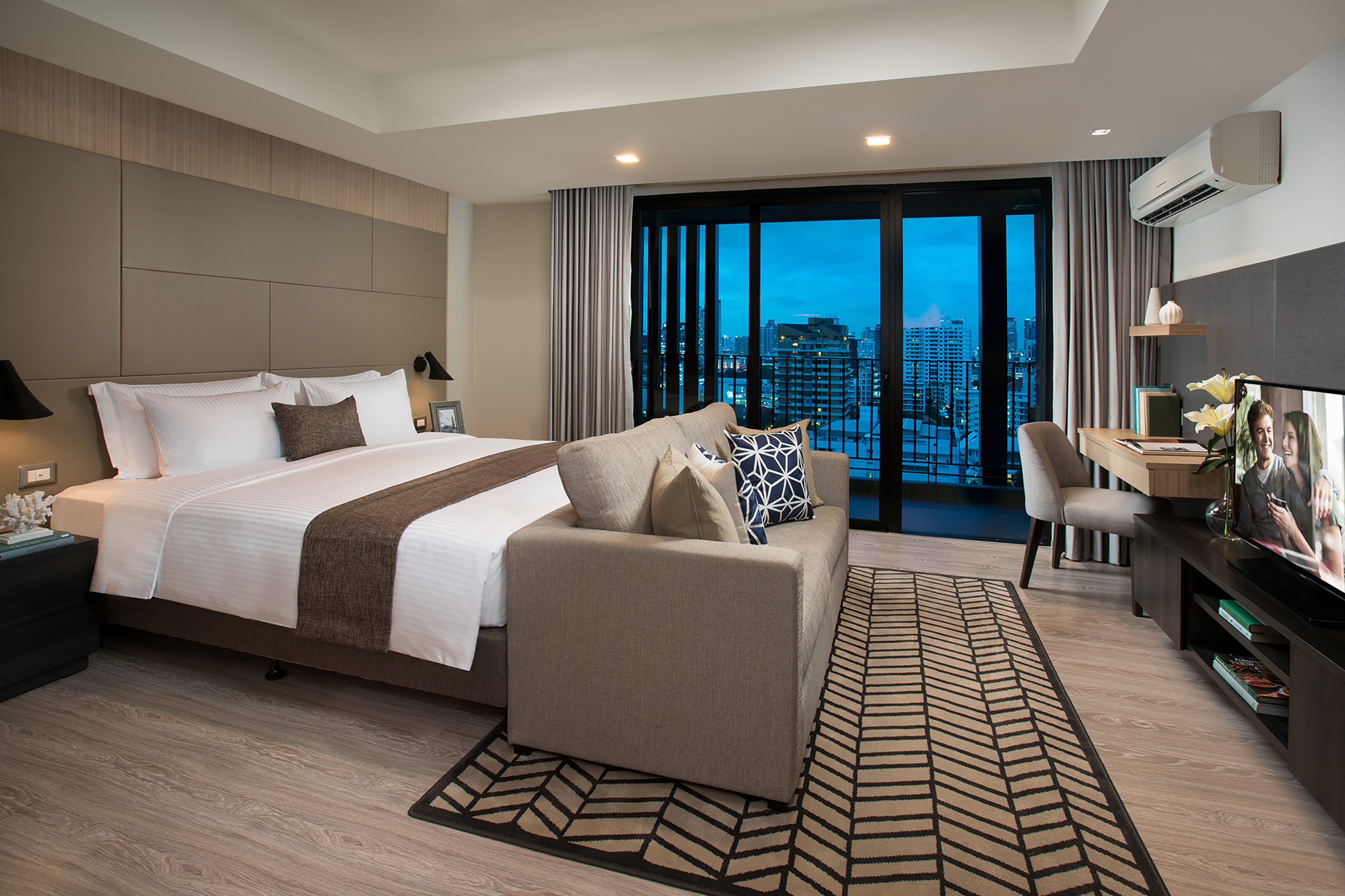 Studio Executive King Bed