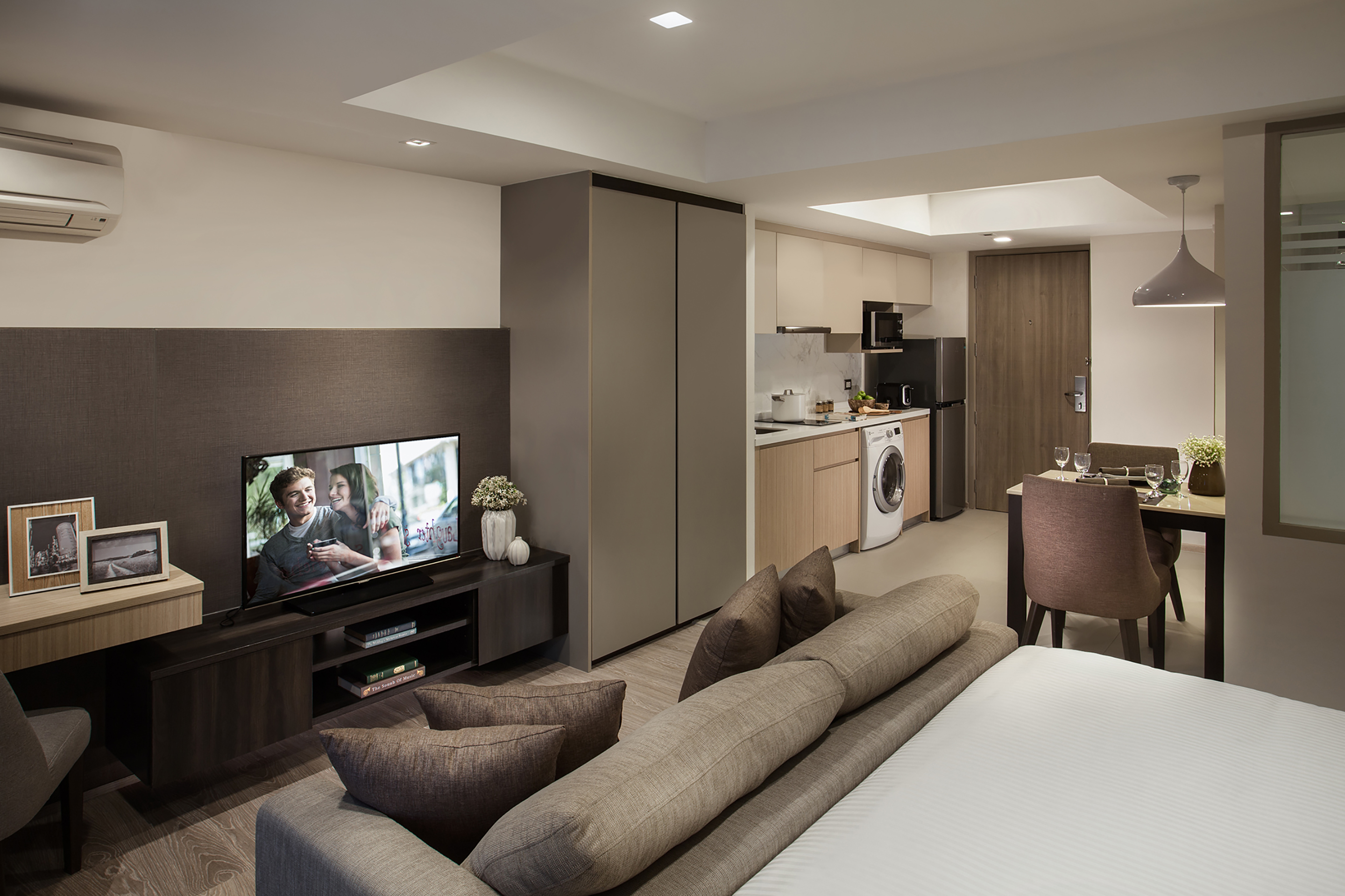 Studio Executive King Bed