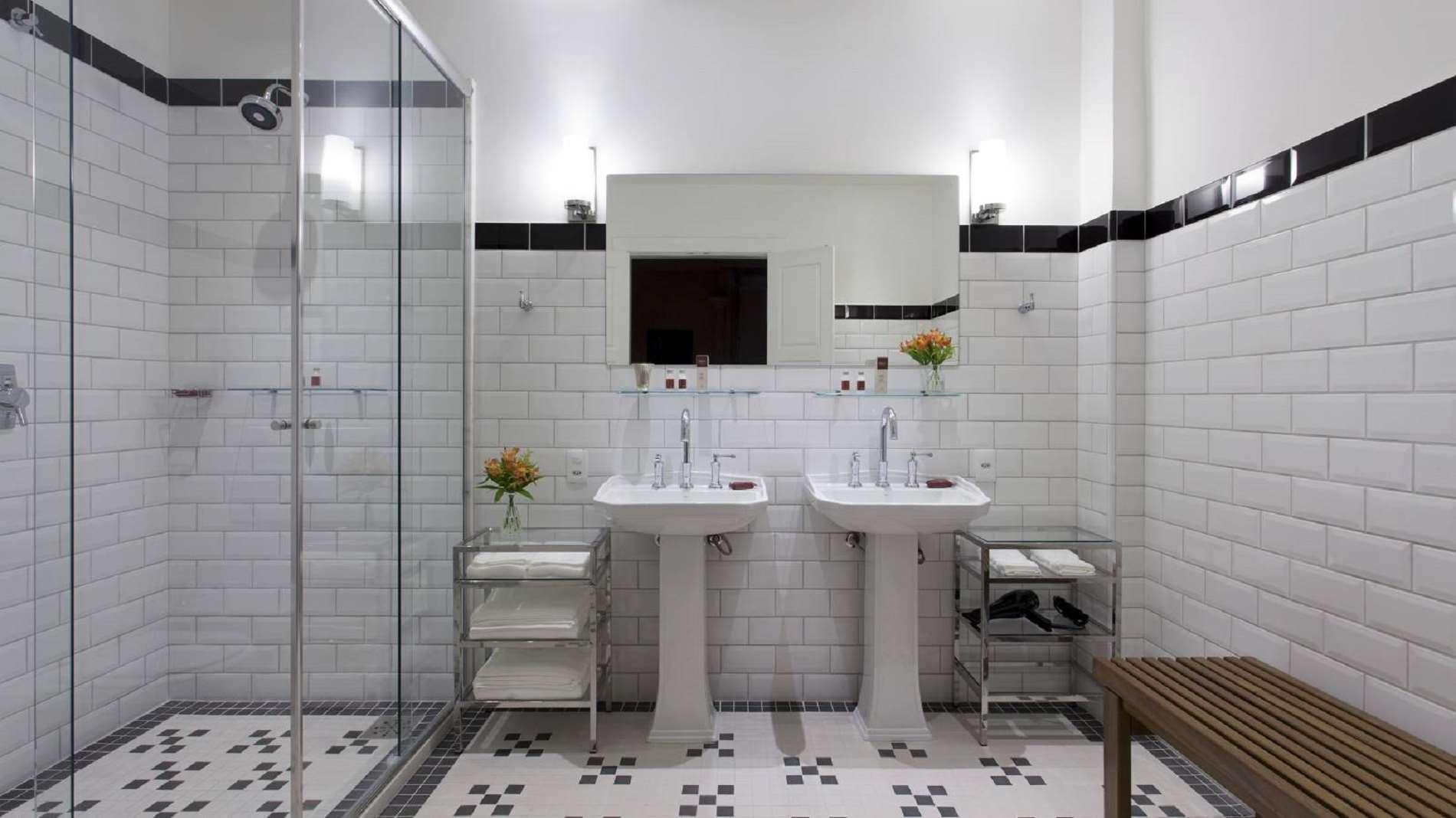 Double Deluxe King Bed