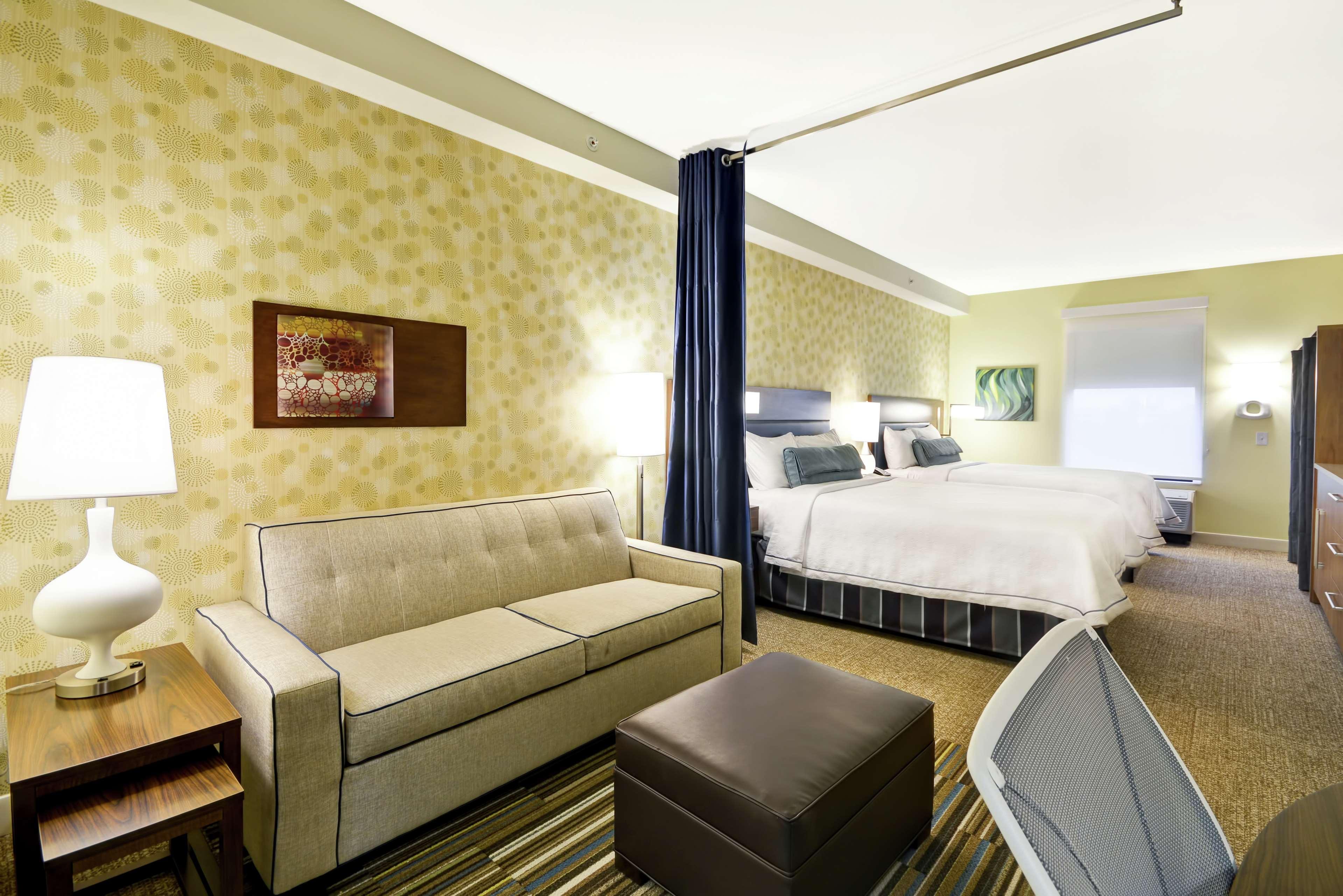 Studio Two Queen Beds Non Smoking