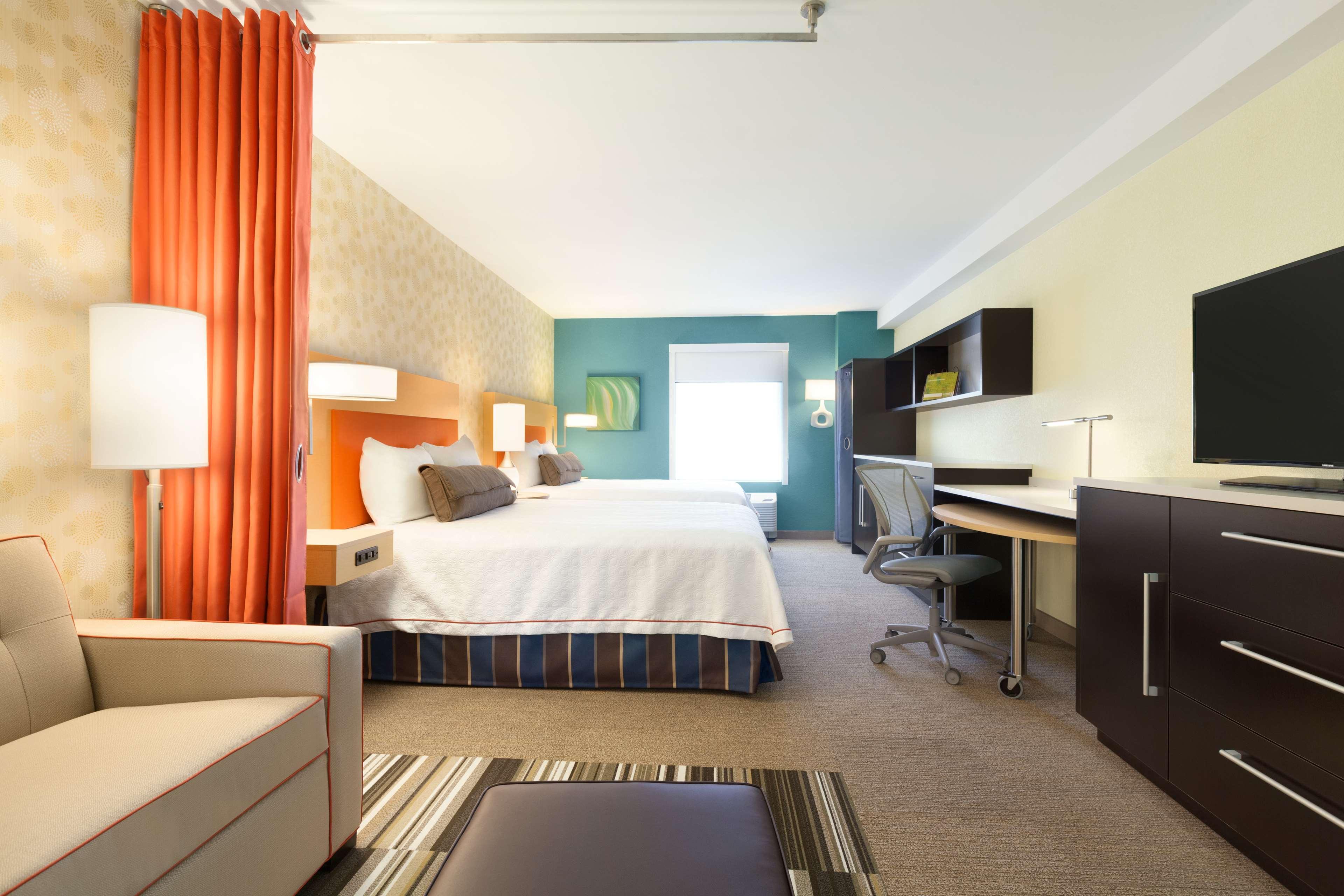 Studio Two Queen Beds