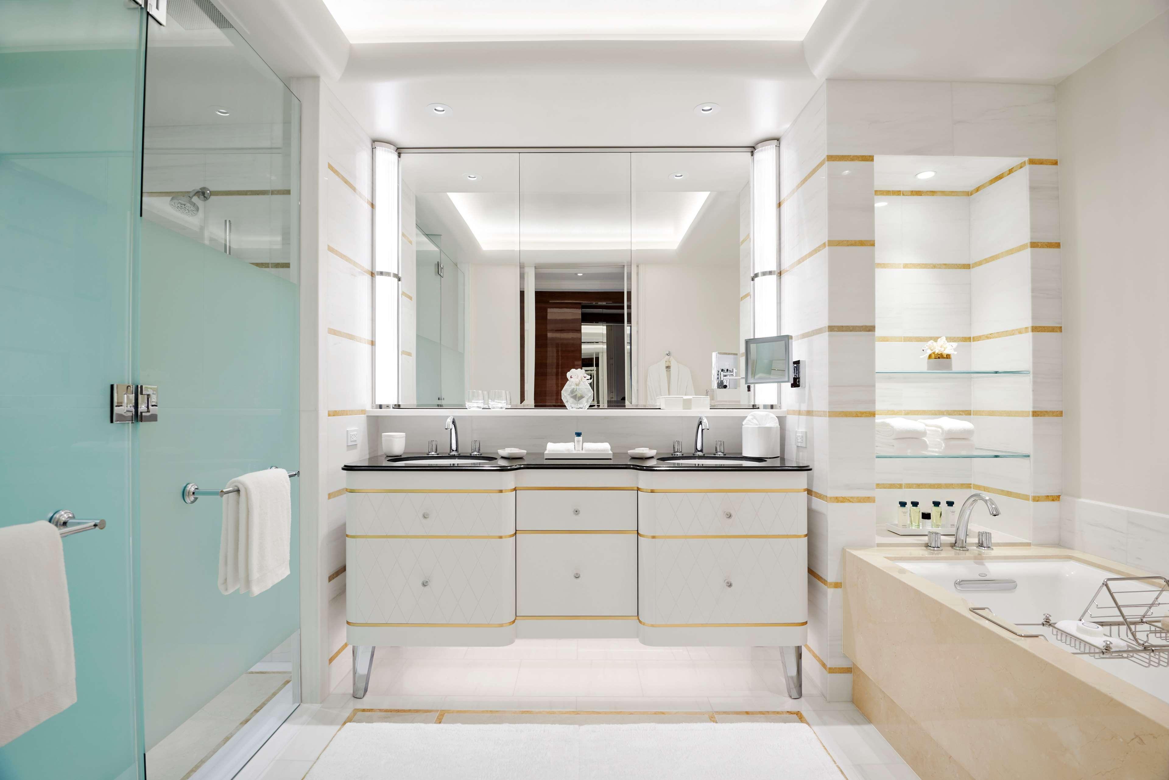 Double Deluxe Two Queen Beds