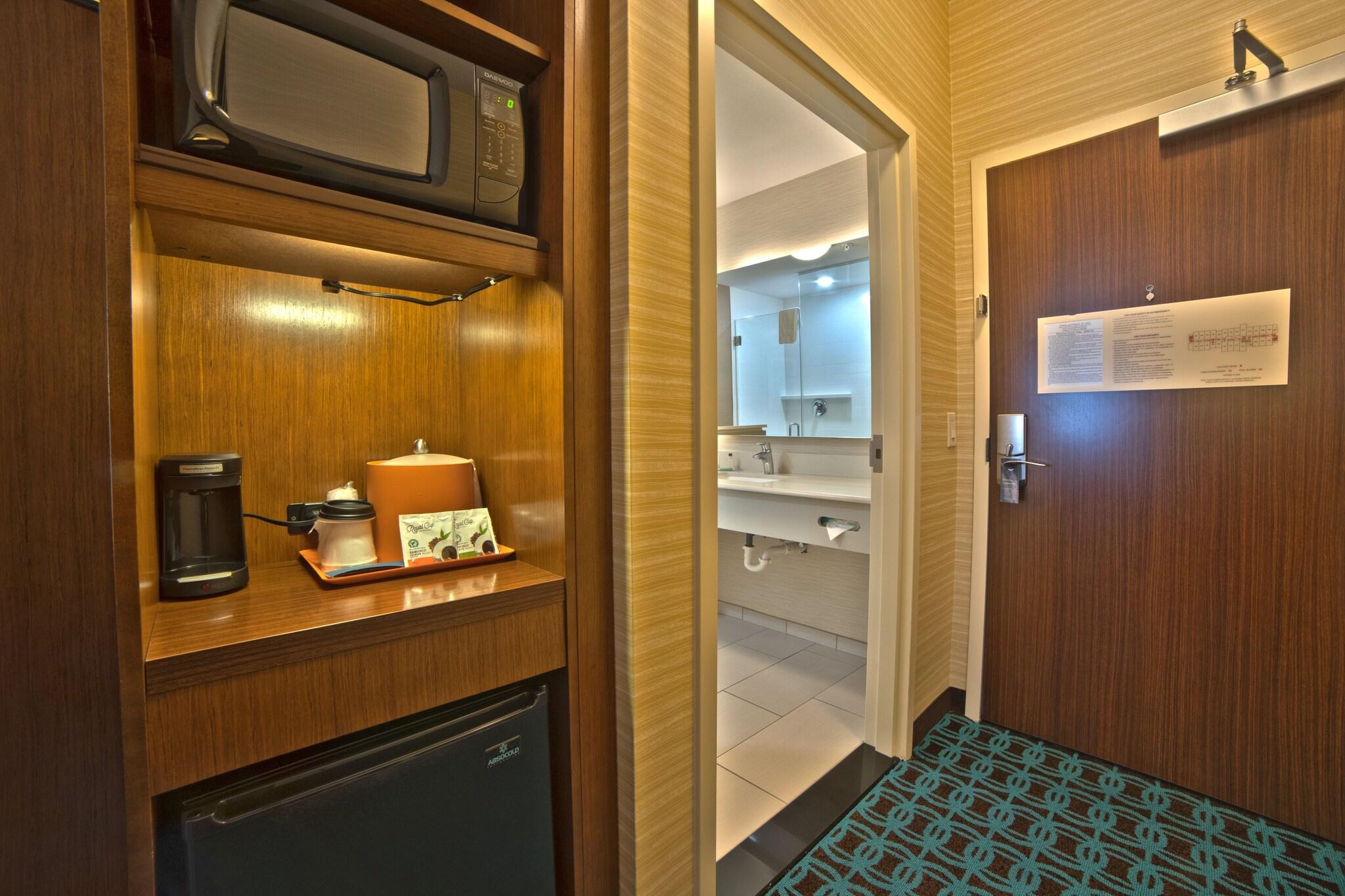 Suite Accessible King Size Bed