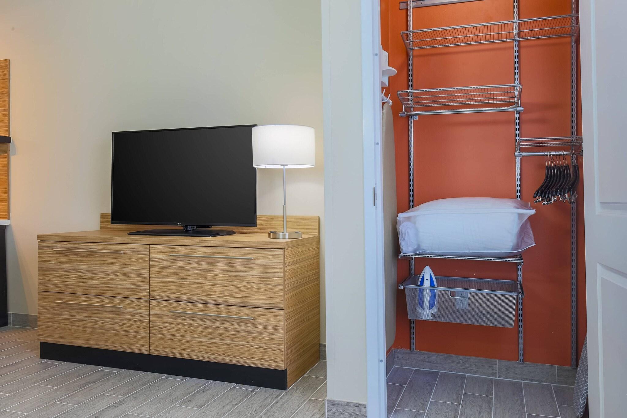 Suite Queen Size Bed