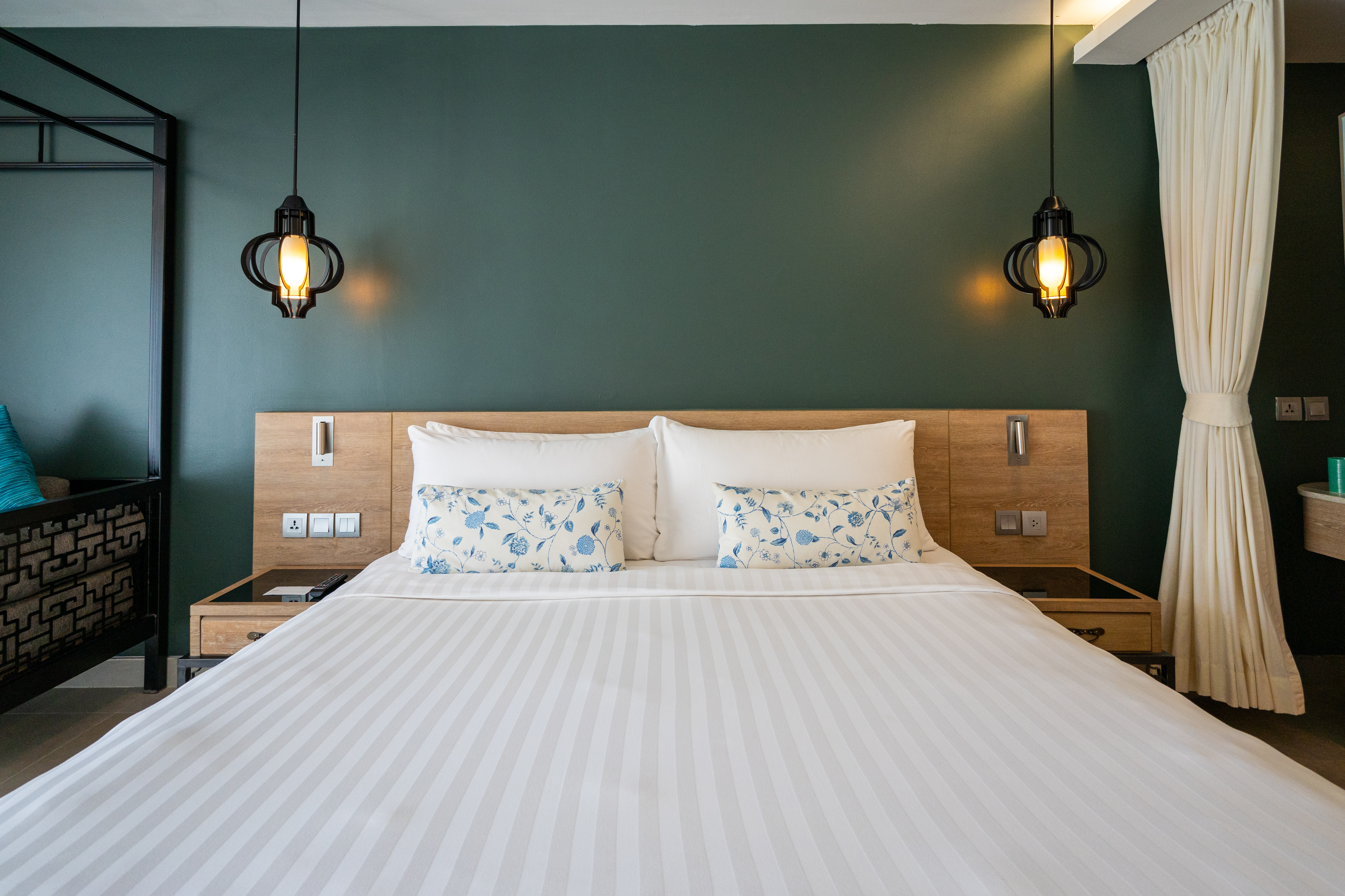 Double King Bed with Jacuzzi