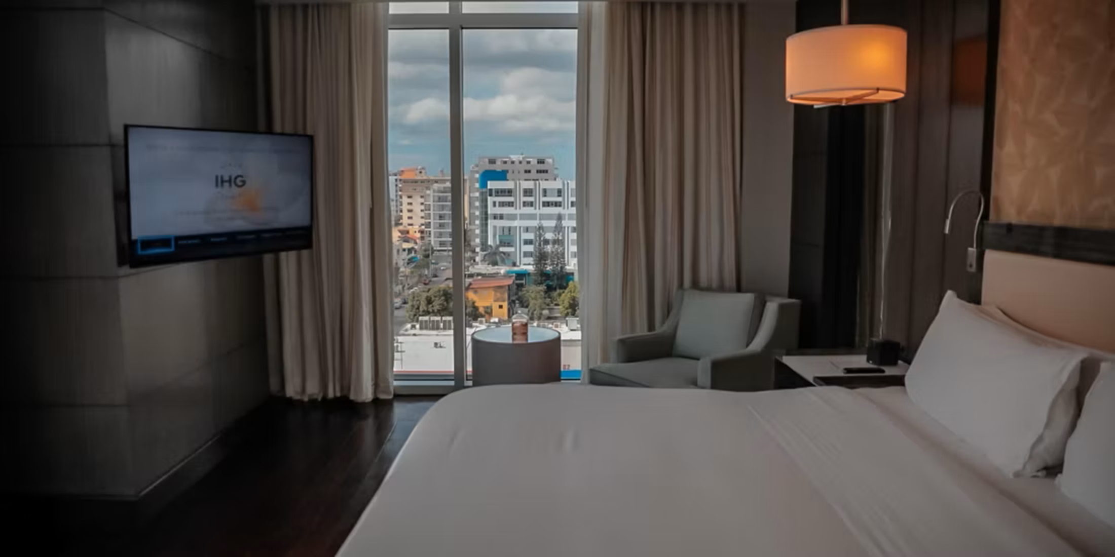 Suite Club City View