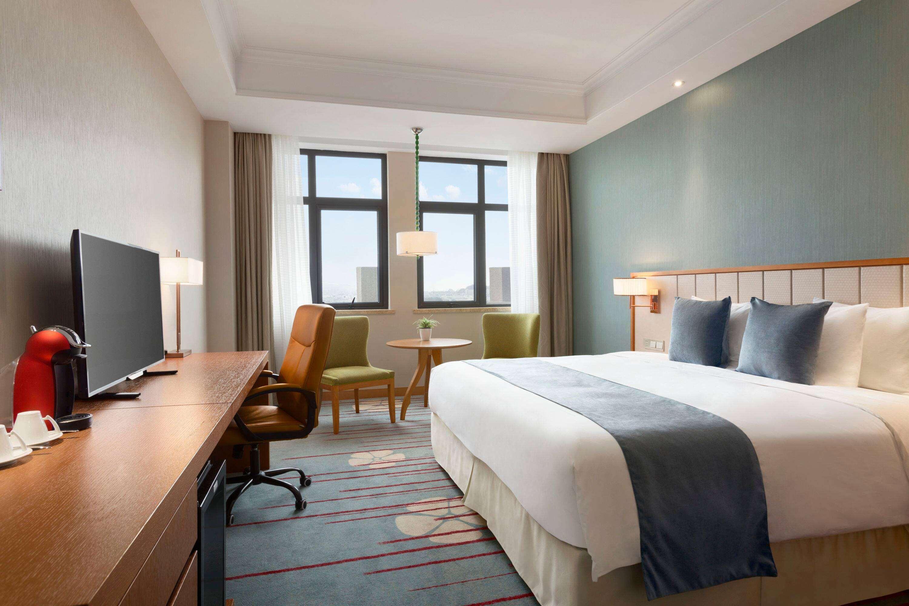 Double Deluxe King Bed