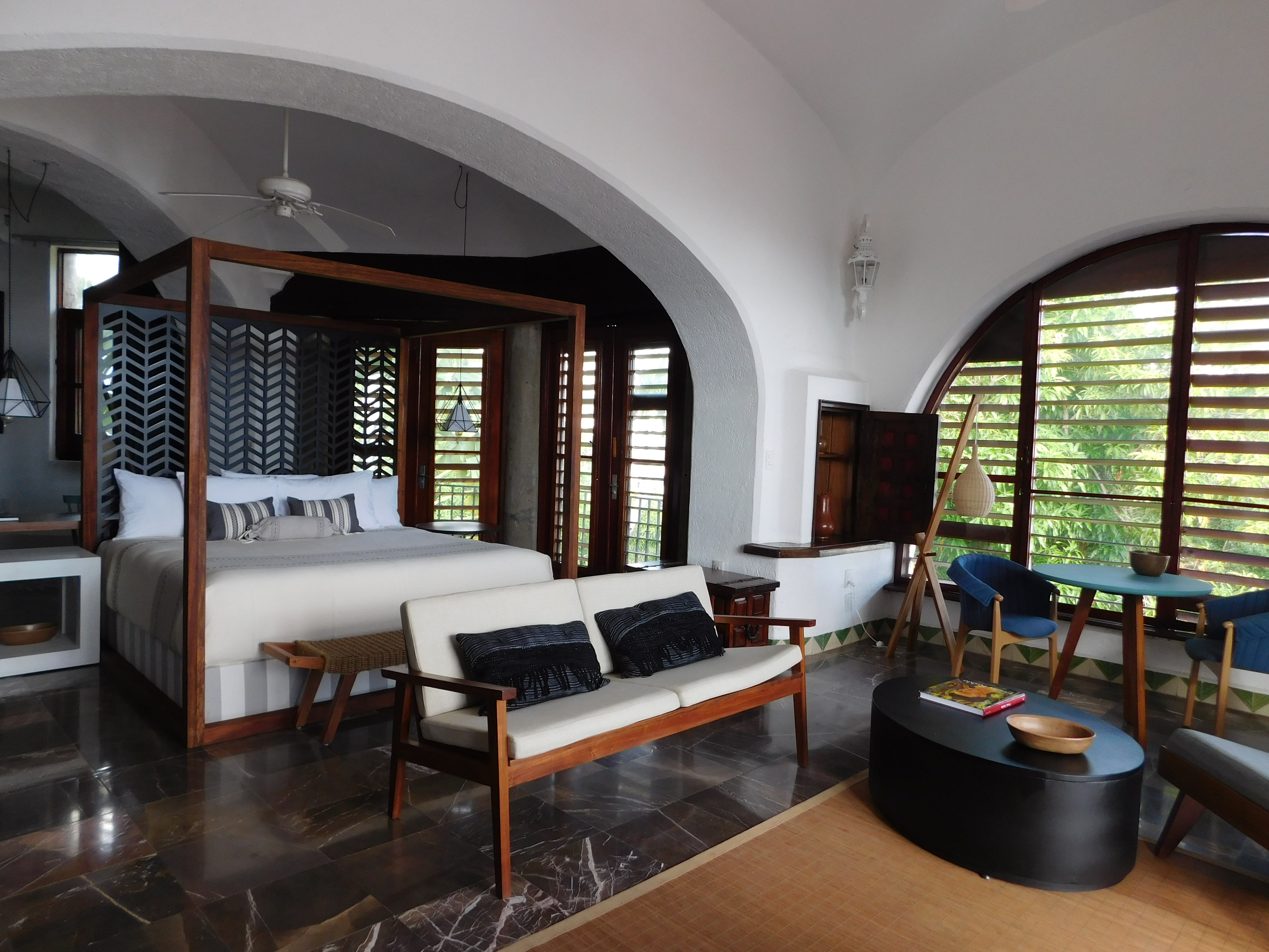 Home Seven Bedrooms with More Than Three Bathrooms