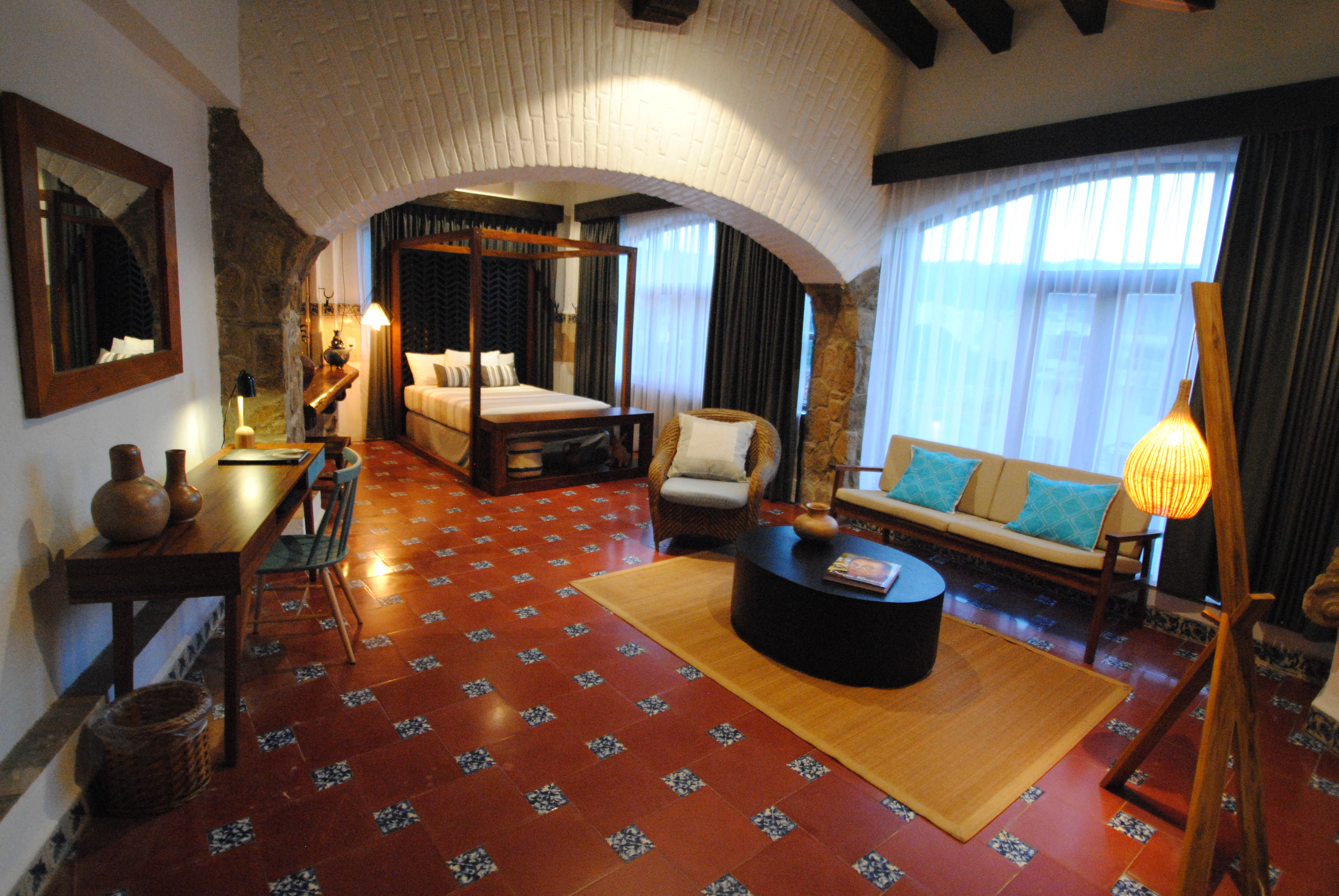 Home Seven Bedrooms with More Than Three Bathrooms