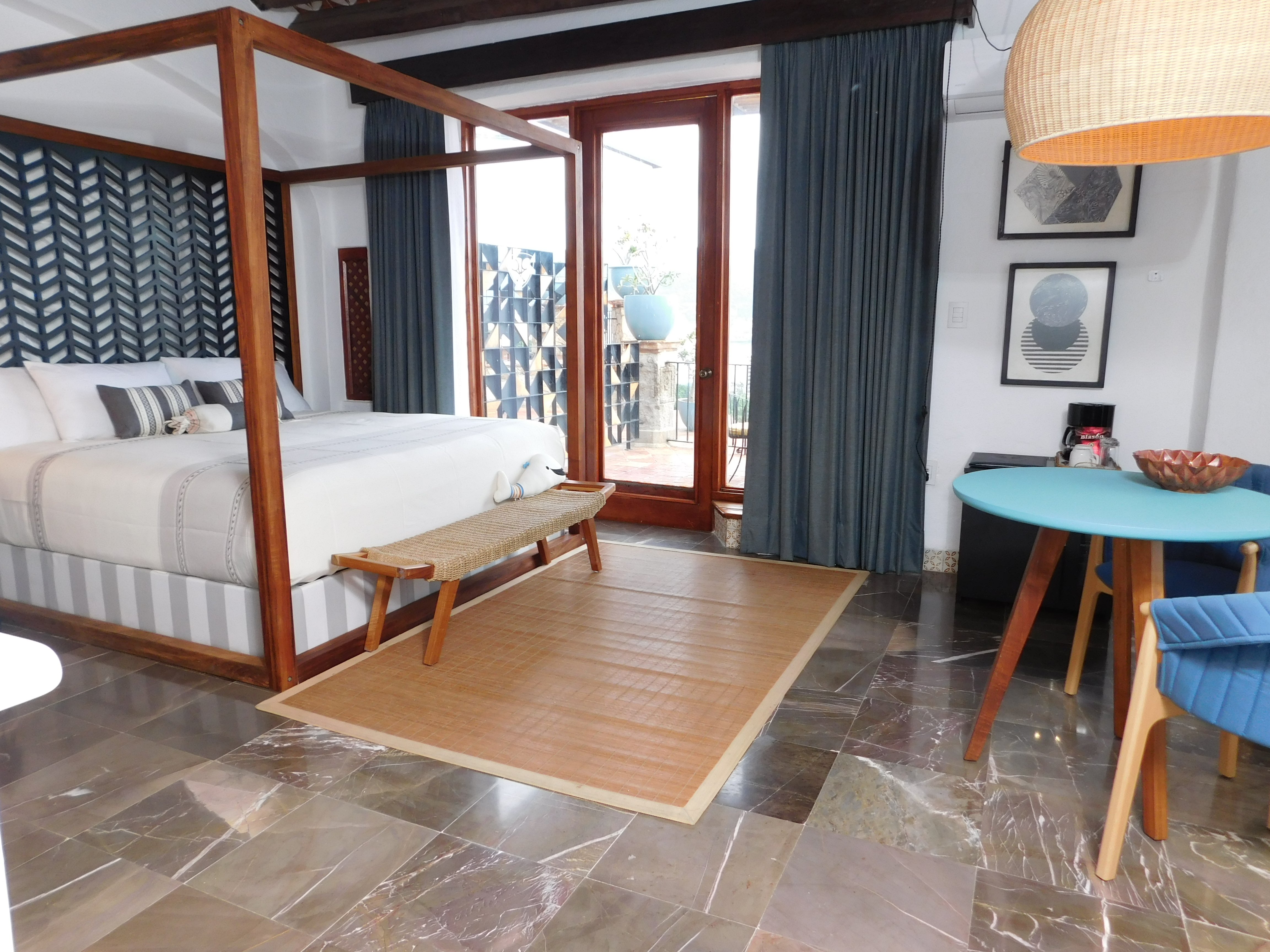 Suite King Size Bed