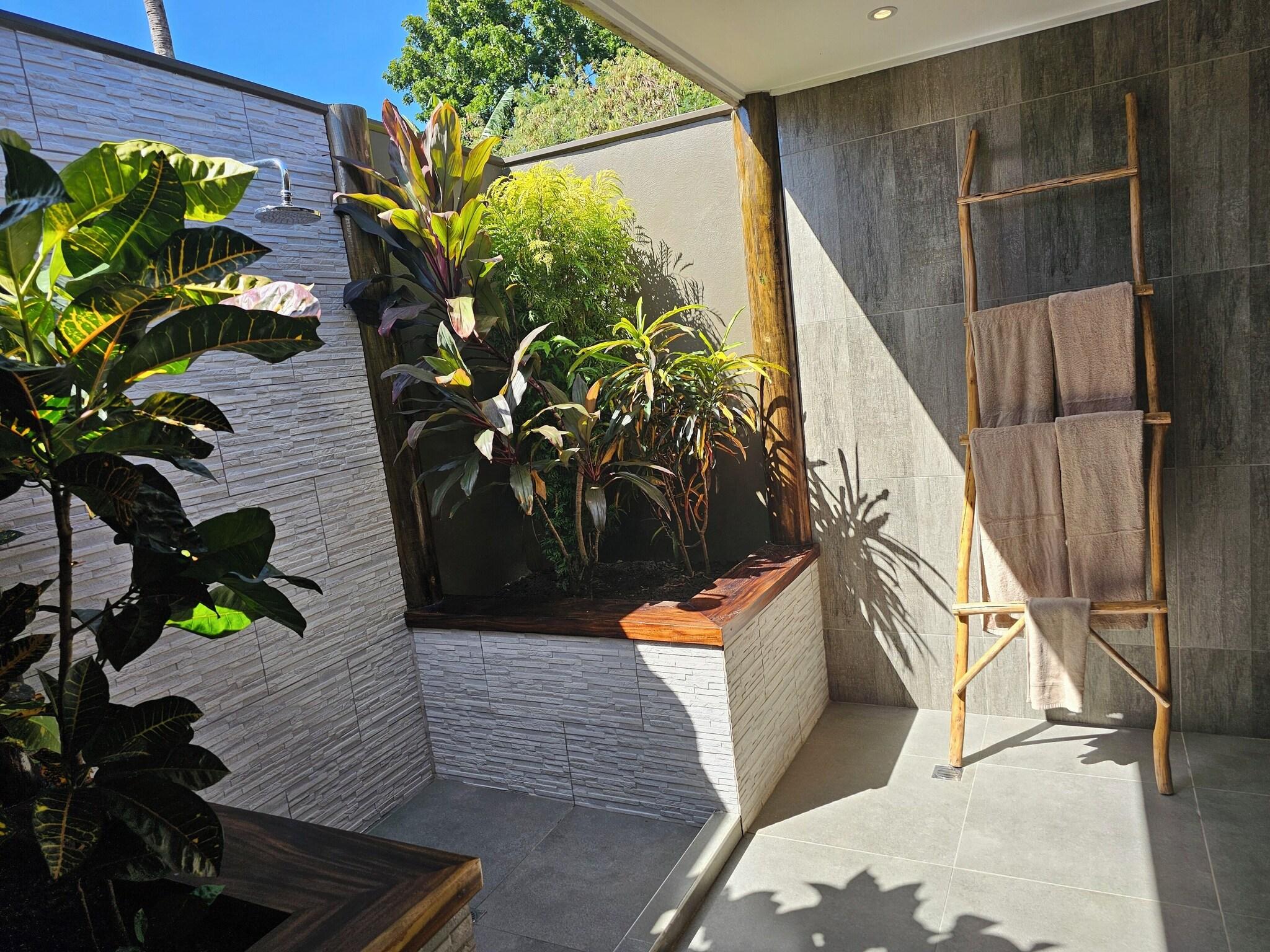 Double Queen Size Bed