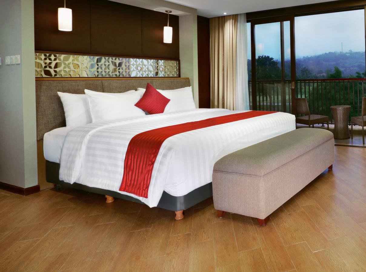 Double or Twin Deluxe Pool View