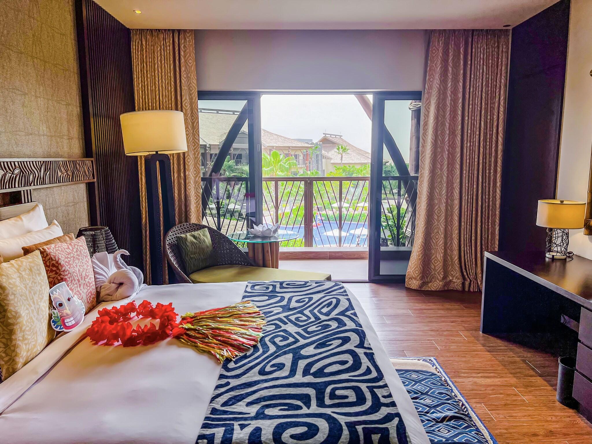 Double Pool View King Bed