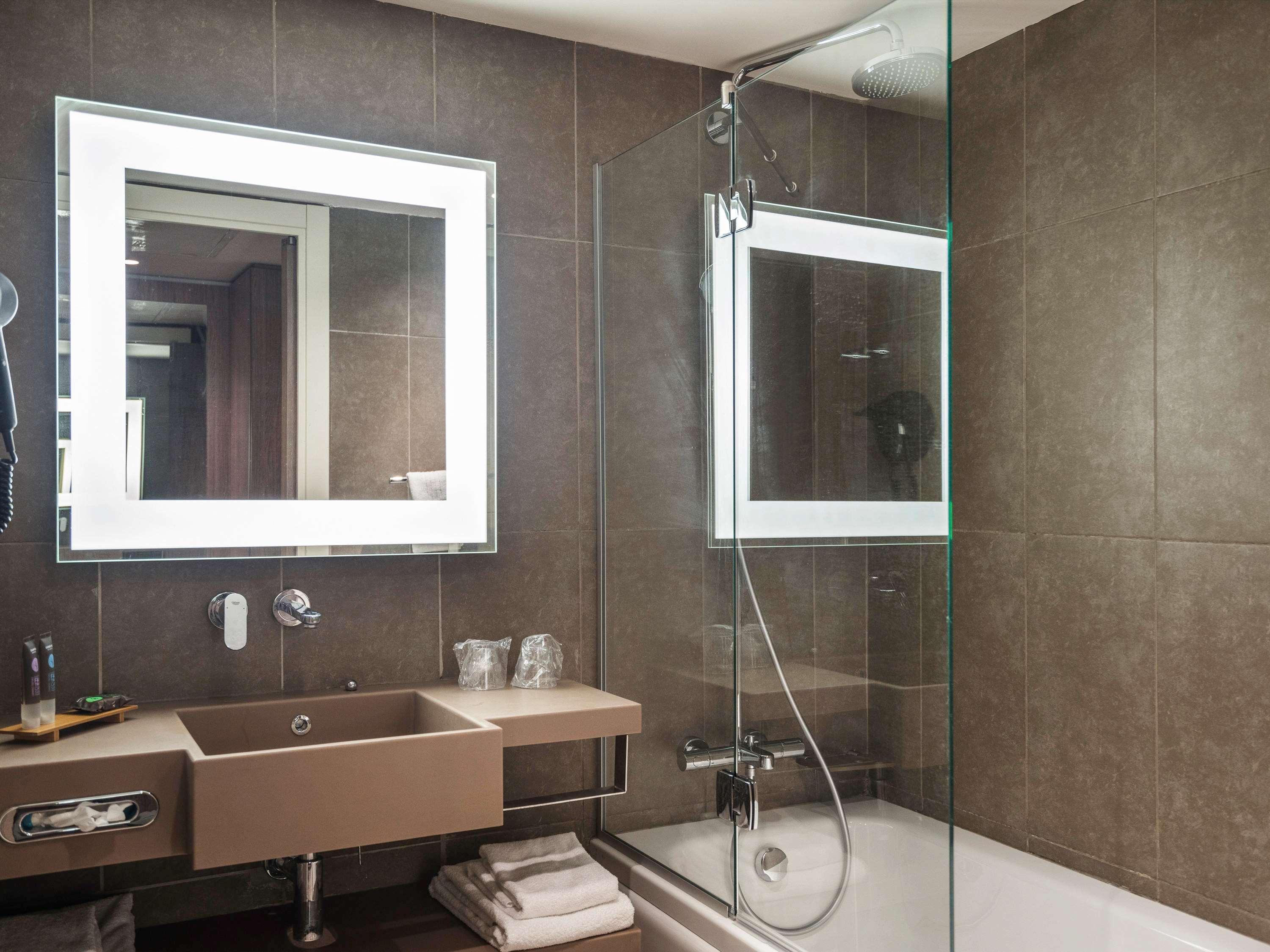 Double Queen Size Bed