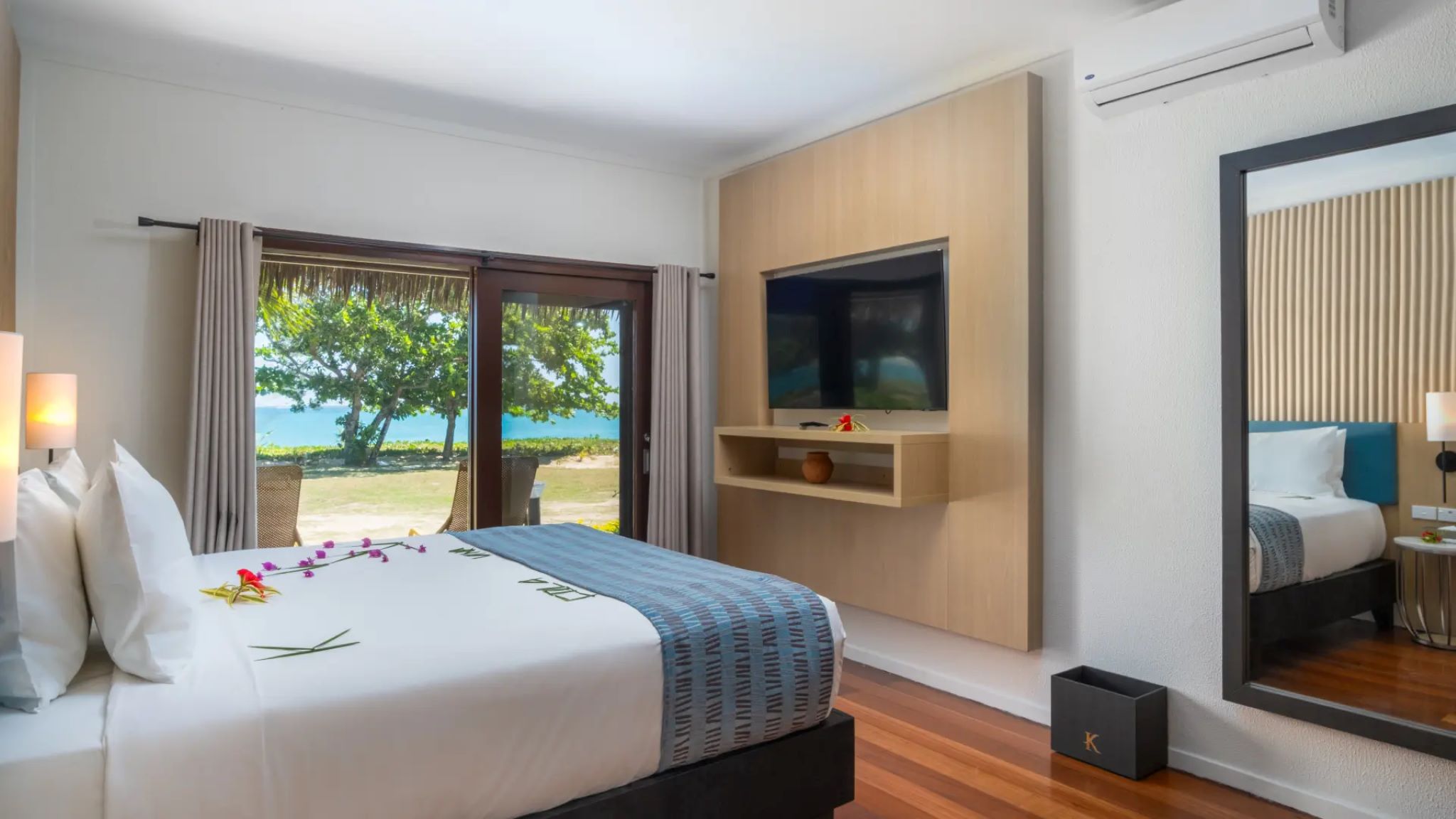 Bungalow Ocean View King Bed