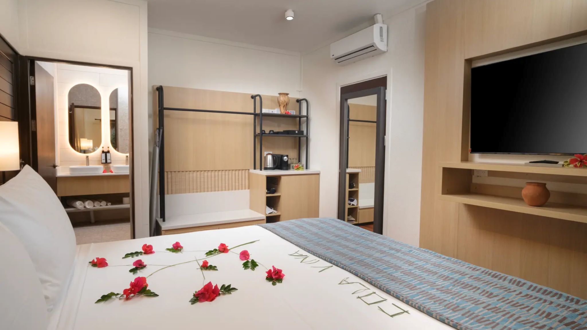 Bungalow Ocean View King Bed