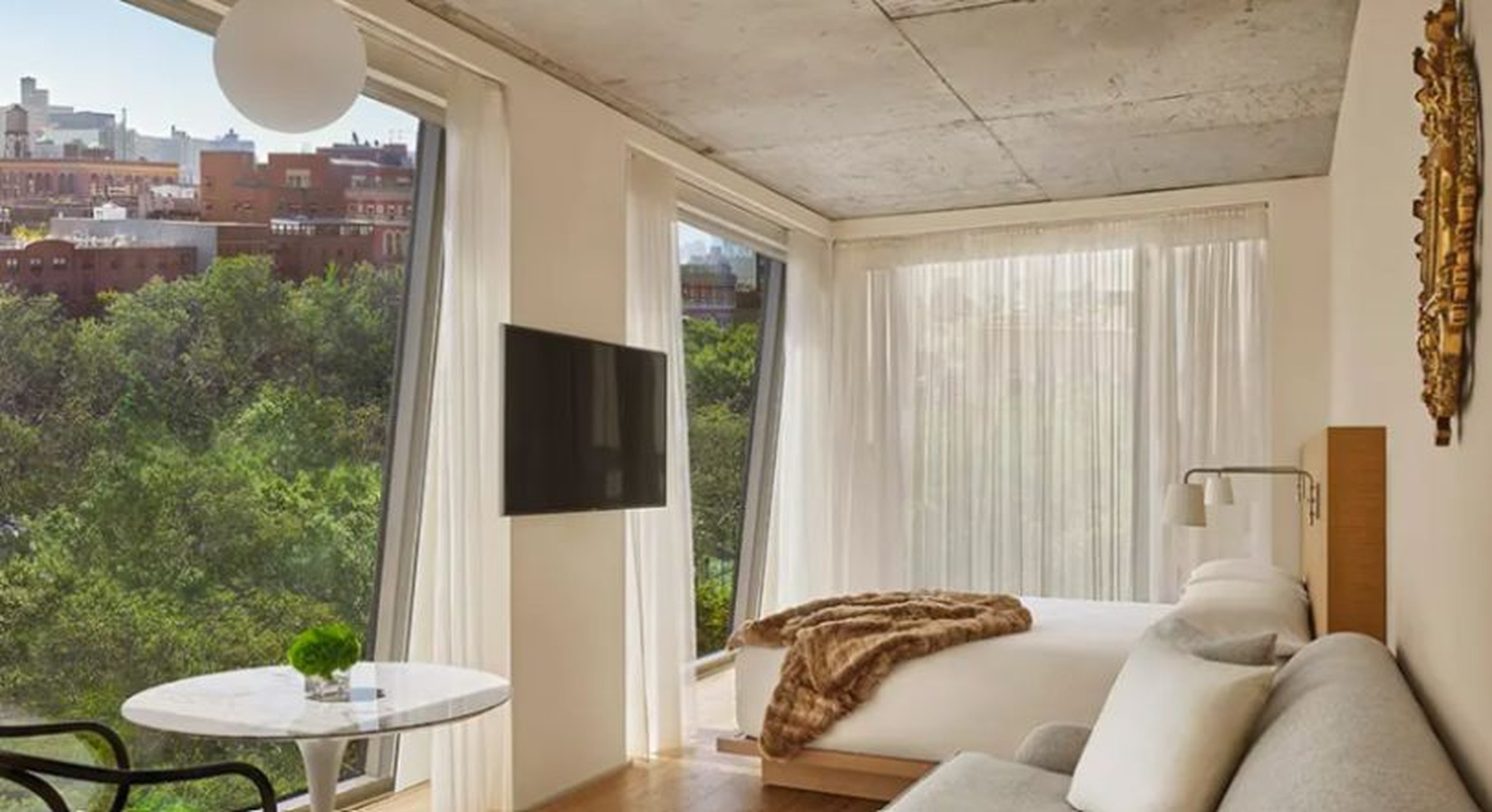 Room King Size Bed