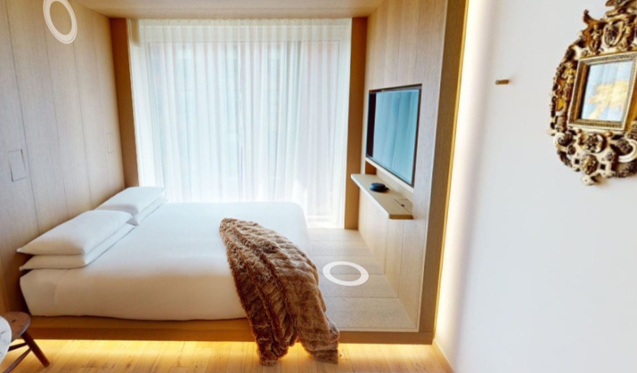 Room Queen Size Bed