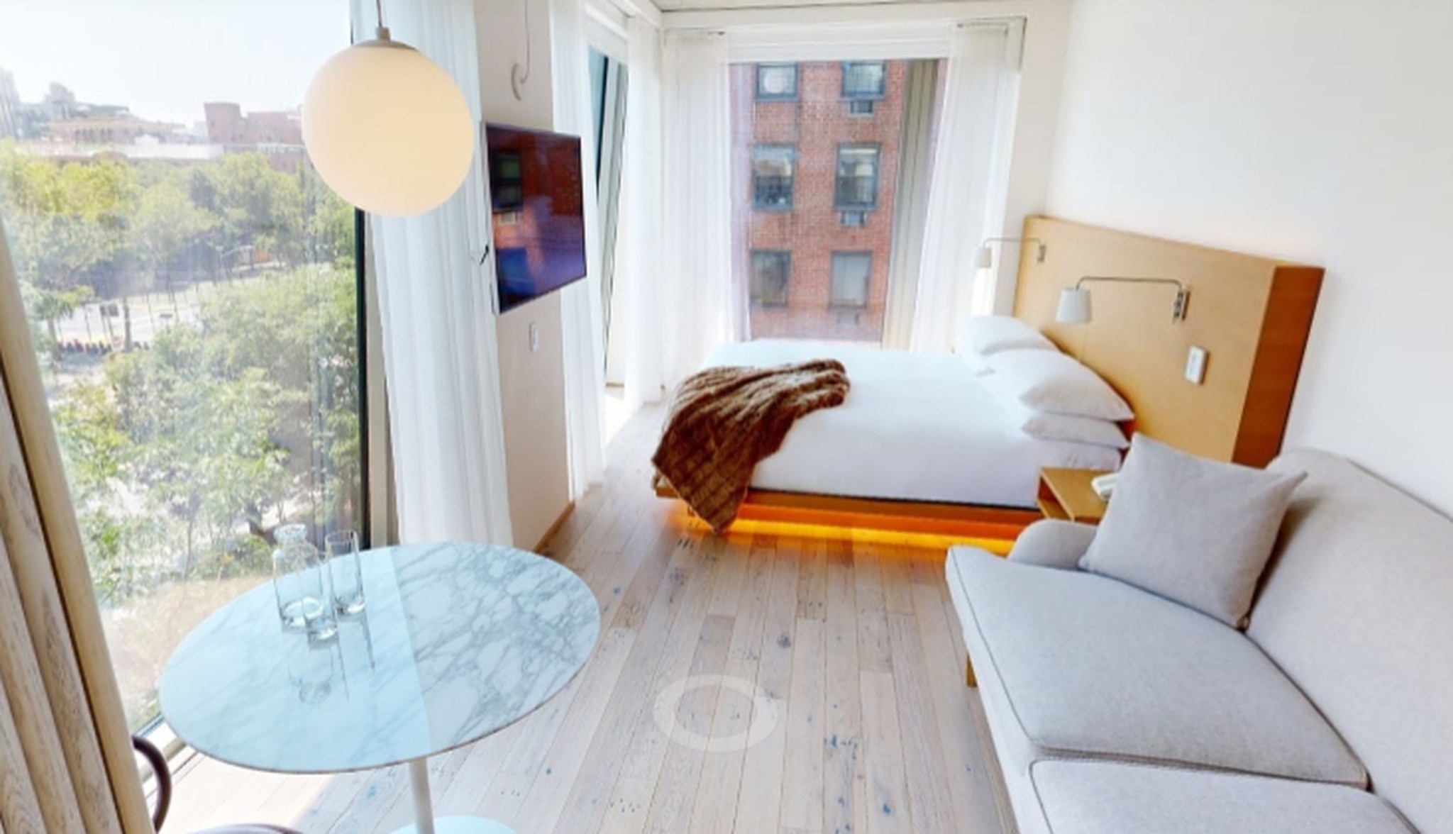 Room King Size Bed