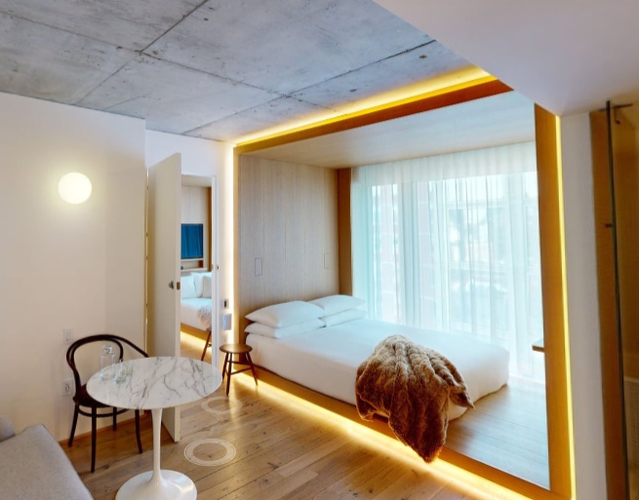 Suite King Size Bed