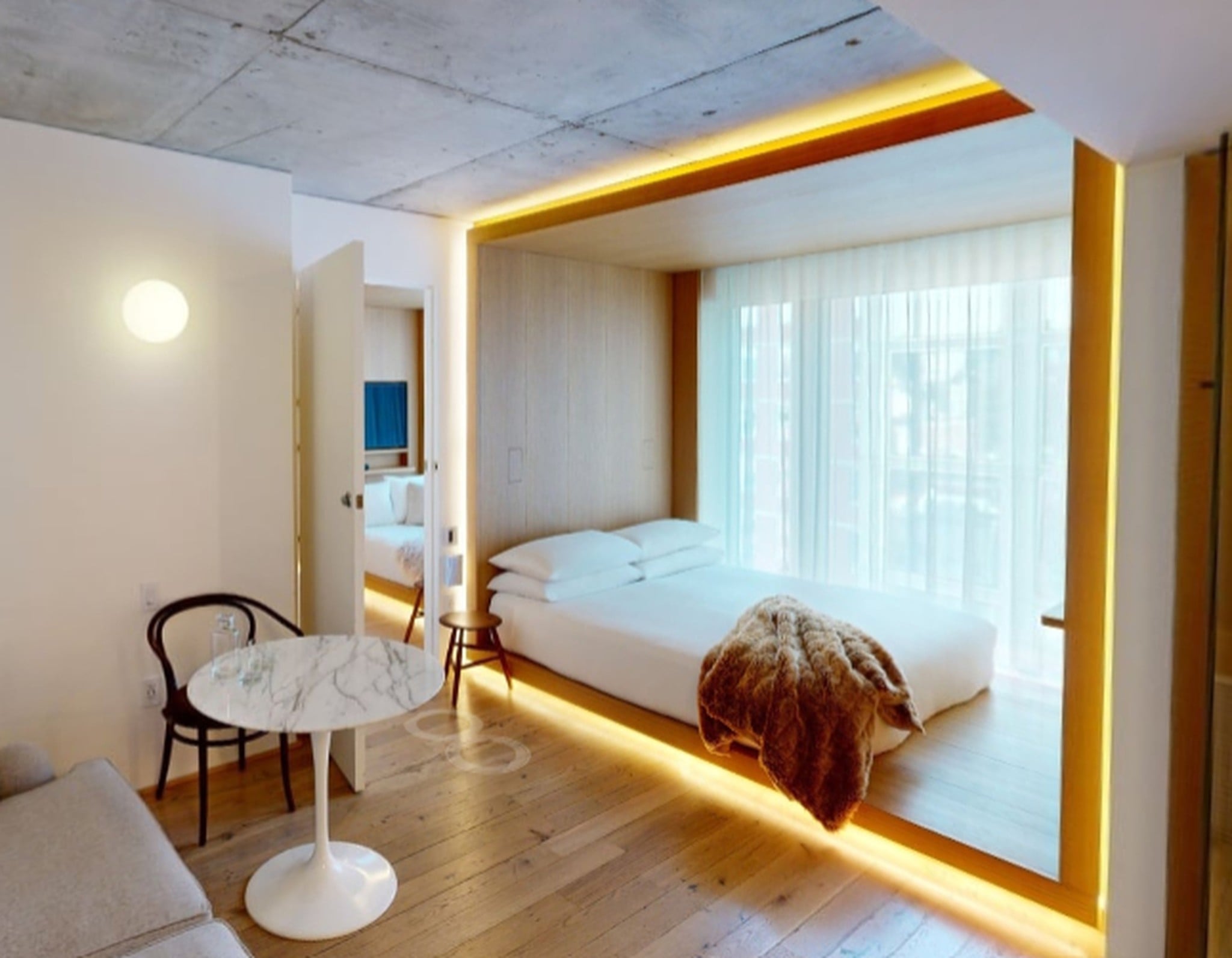 Suite King Size Bed