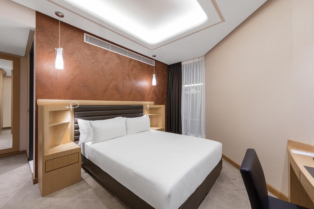 Double Queen Size Bed