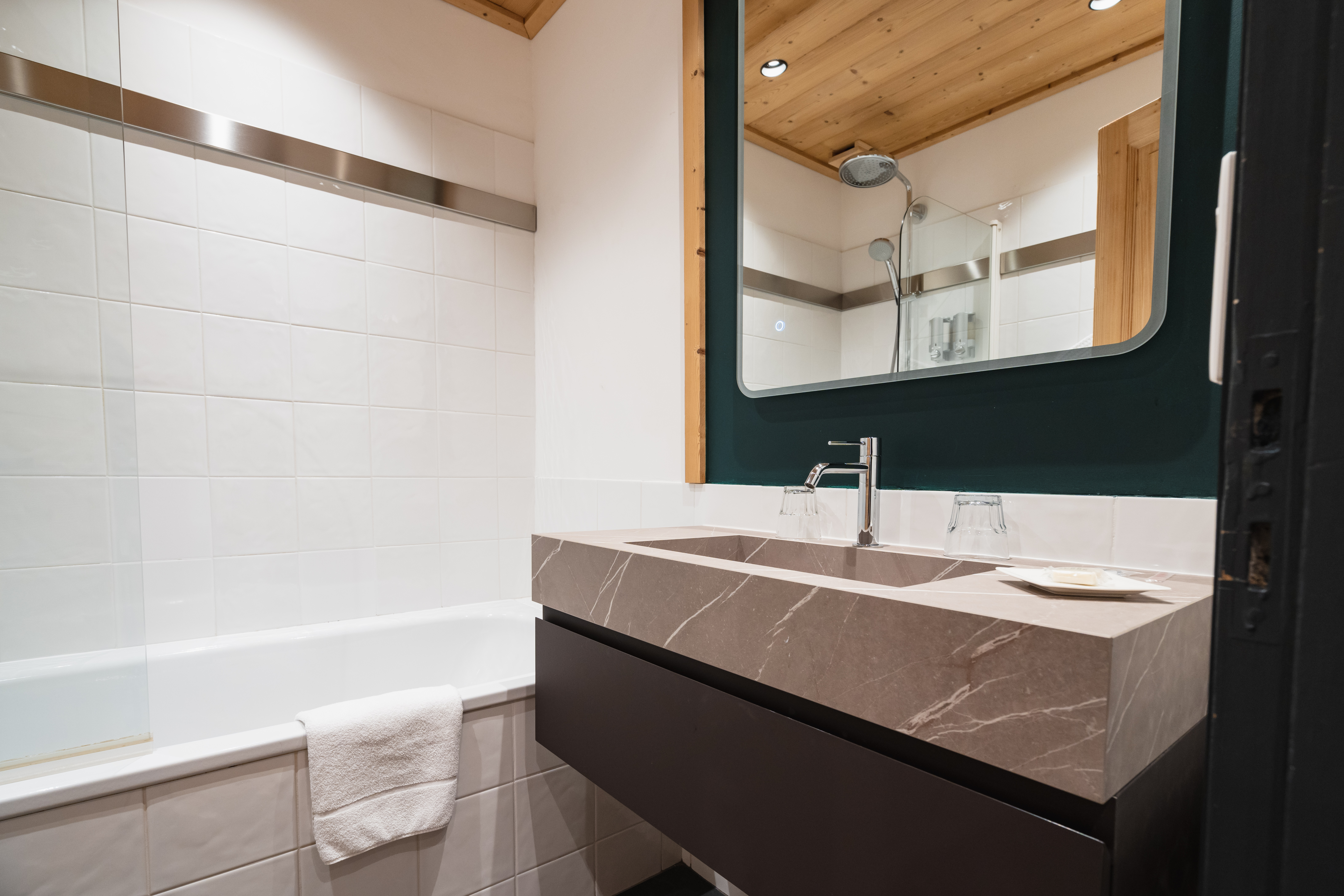 Double or Twin Deluxe One Bed