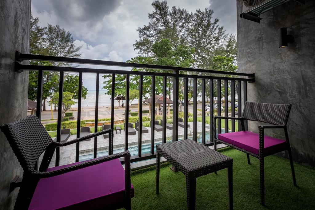 Double or Twin Deluxe Sea View