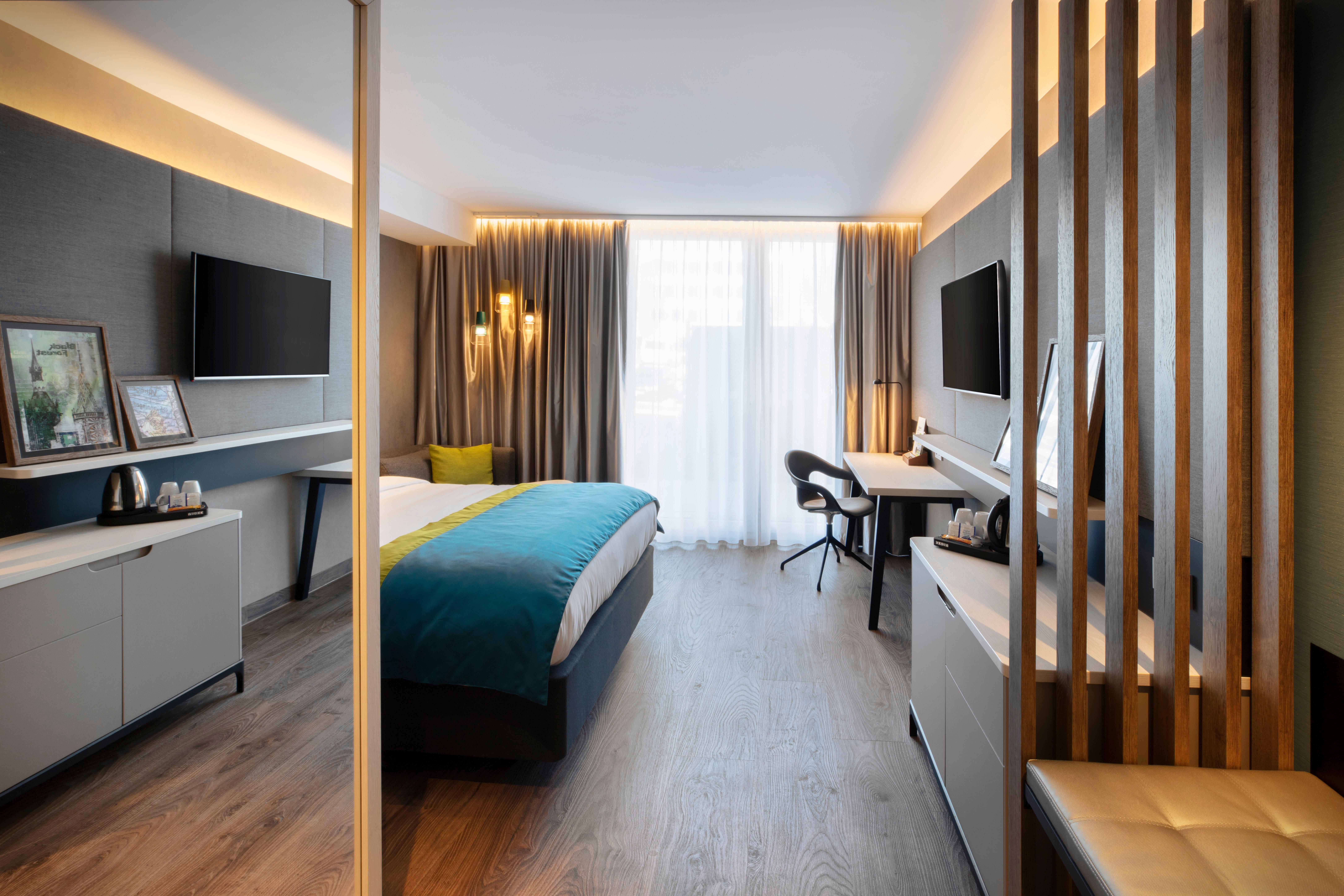 Double Accessible-queen Size Bed